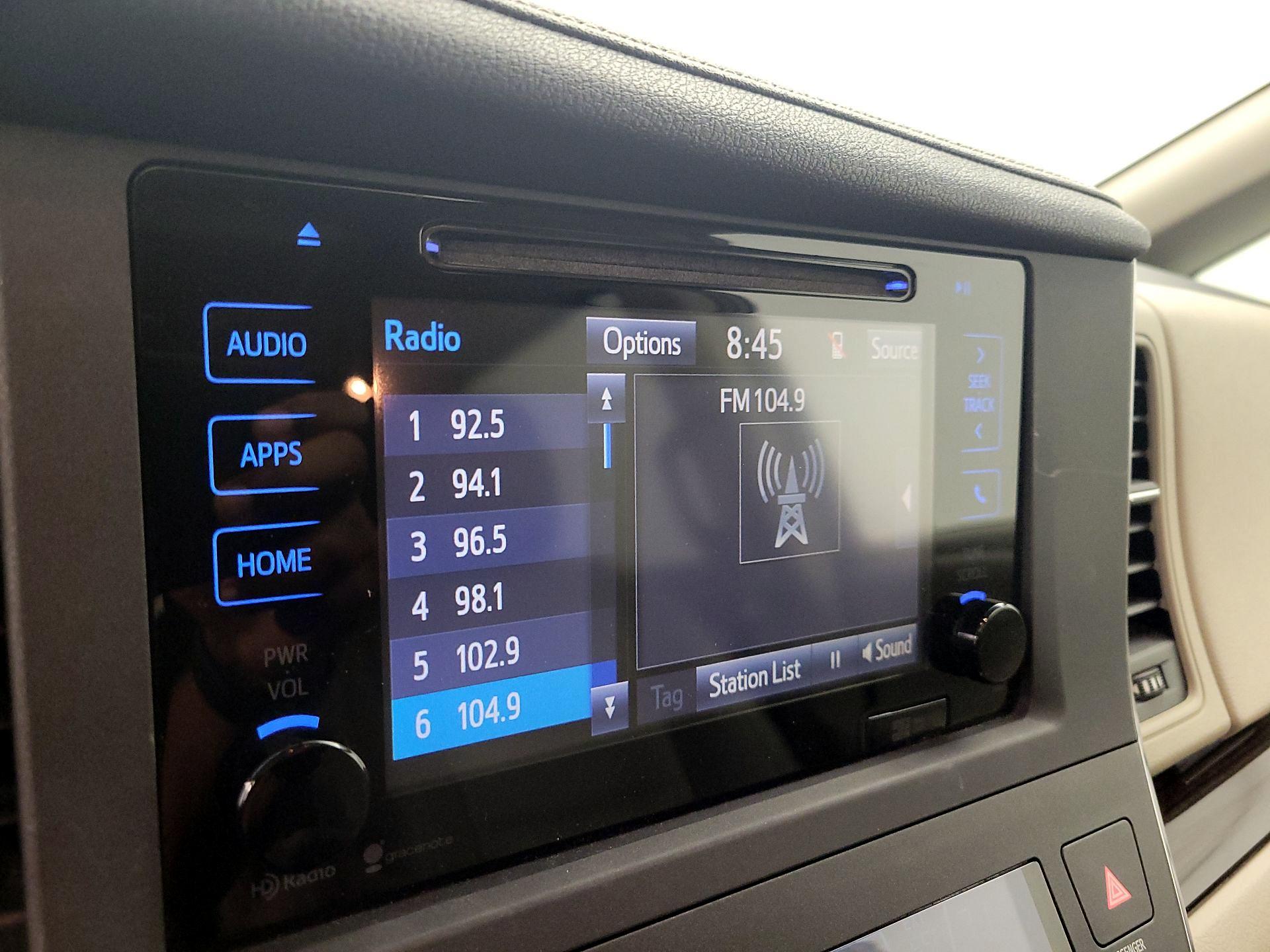 Thumbnail: 2015 Toyota Sienna - 15