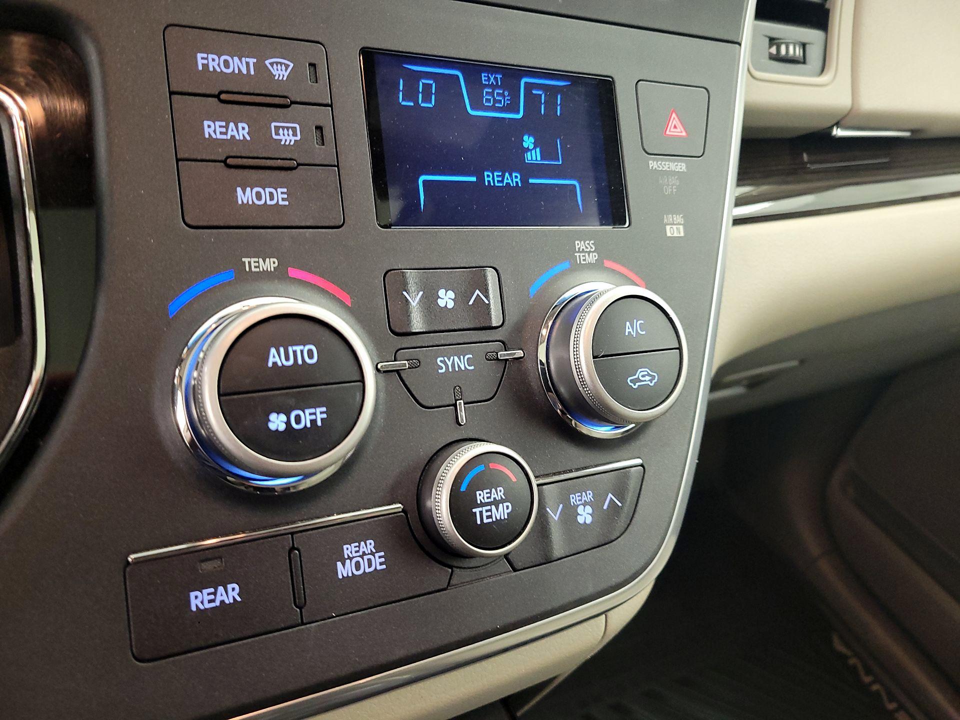 Thumbnail: 2015 Toyota Sienna - 16