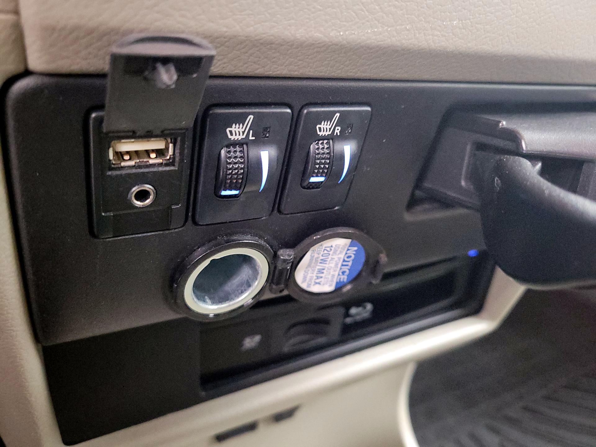 Thumbnail: 2015 Toyota Sienna - 18