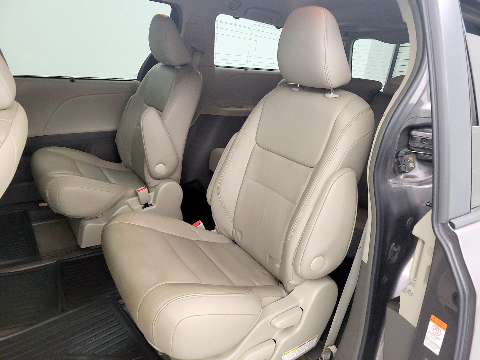 Thumbnail: 2015 Toyota Sienna - 20