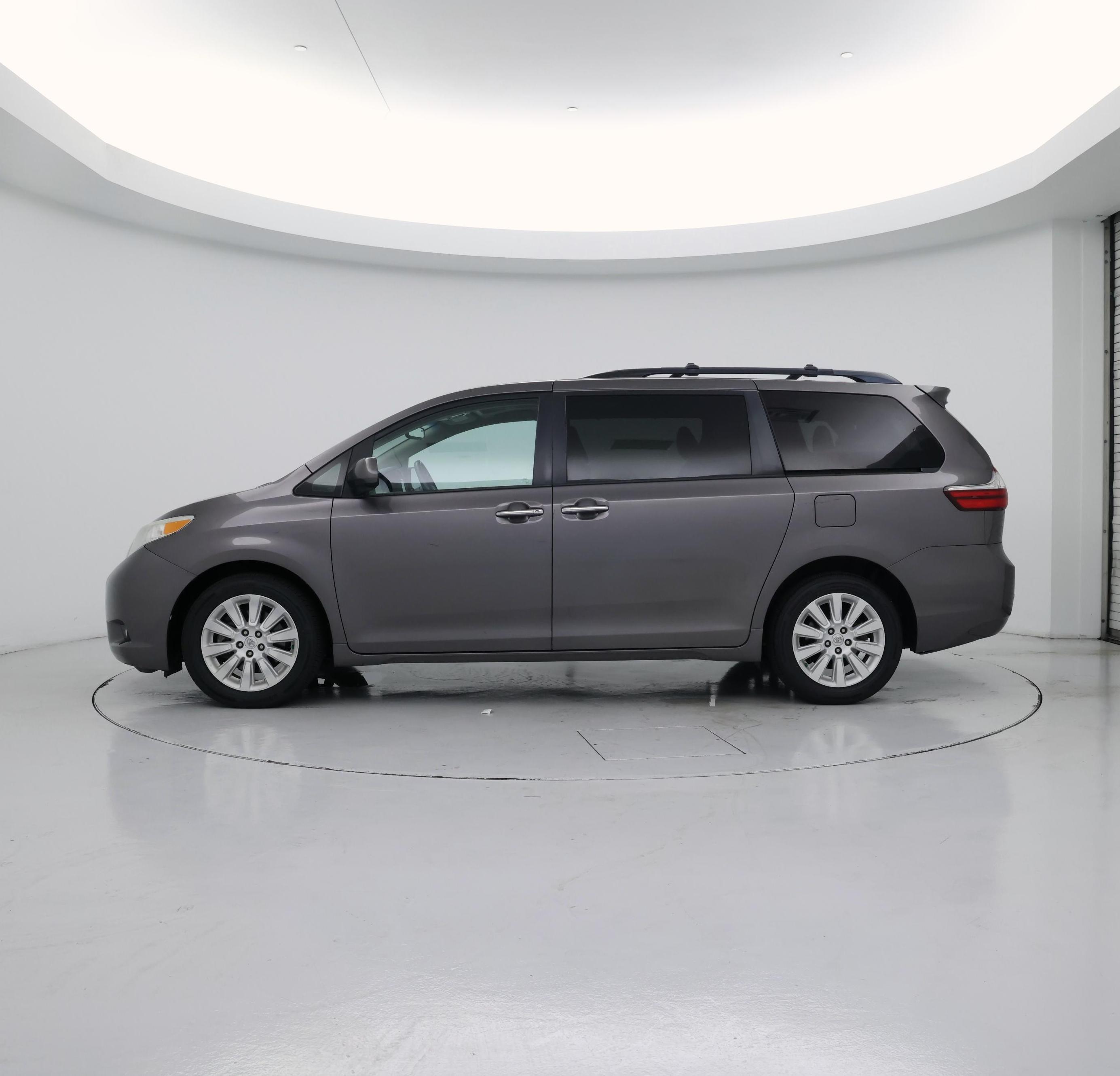 Thumbnail: 2015 Toyota Sienna - 3