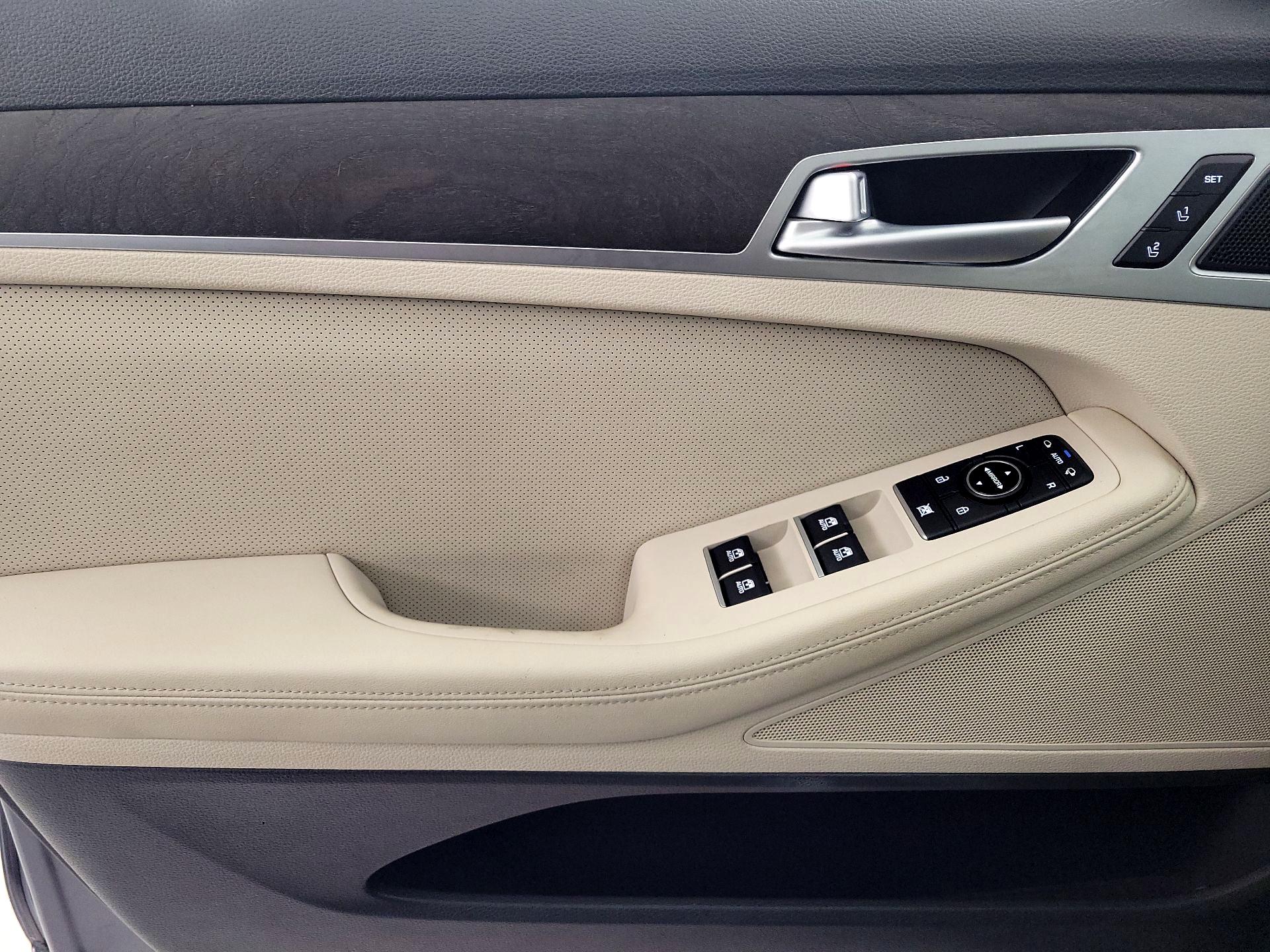 Thumbnail: 2015 Hyundai Genesis - 12