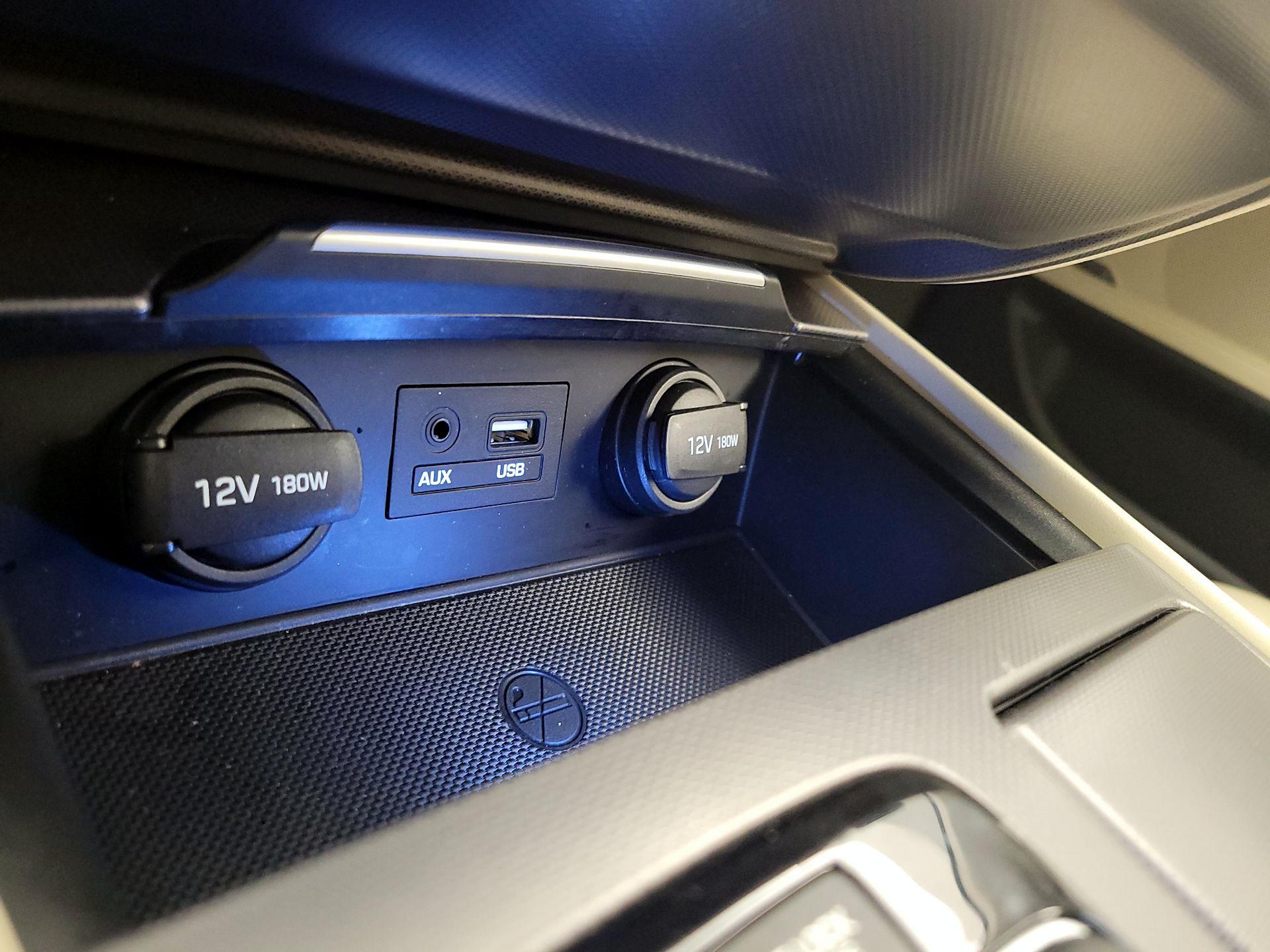 Thumbnail: 2015 Hyundai Genesis - 19