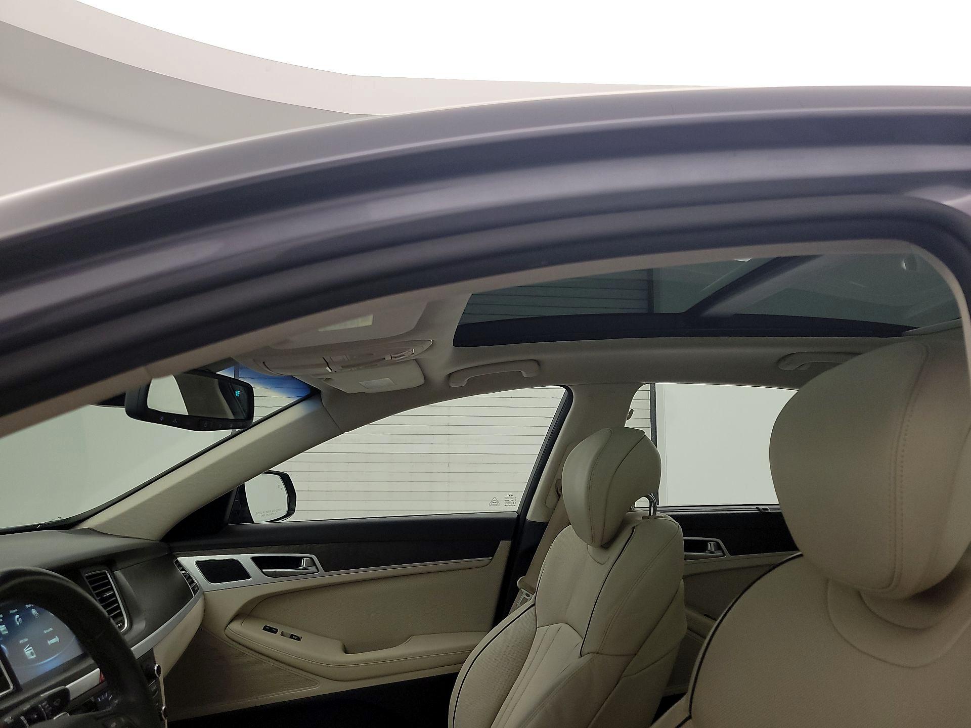 Thumbnail: 2015 Hyundai Genesis - 20