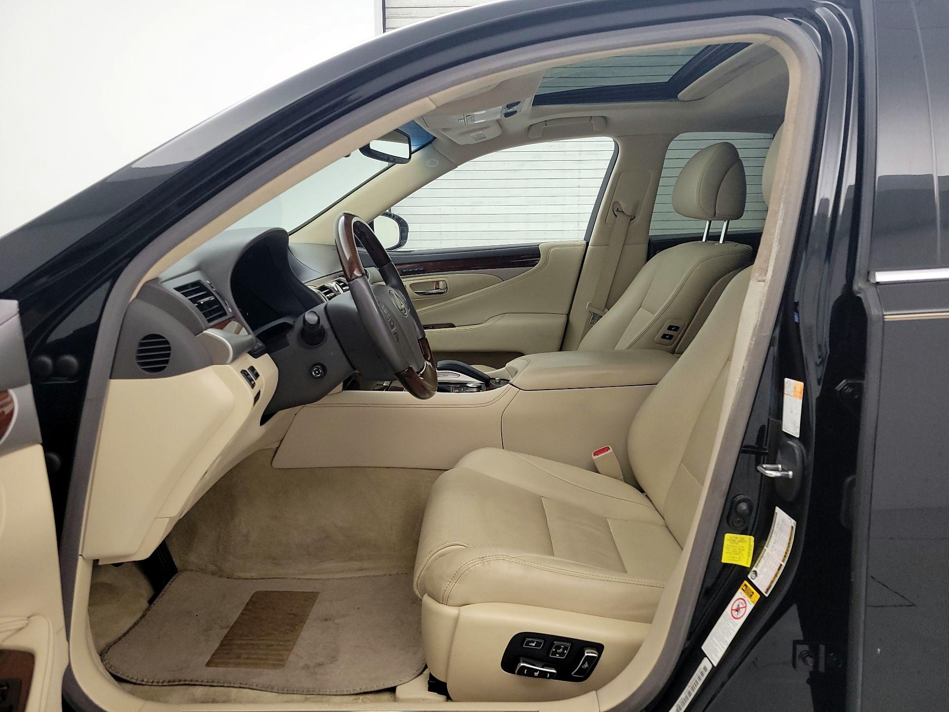 Thumbnail: 2016 Lexus LS - 11
