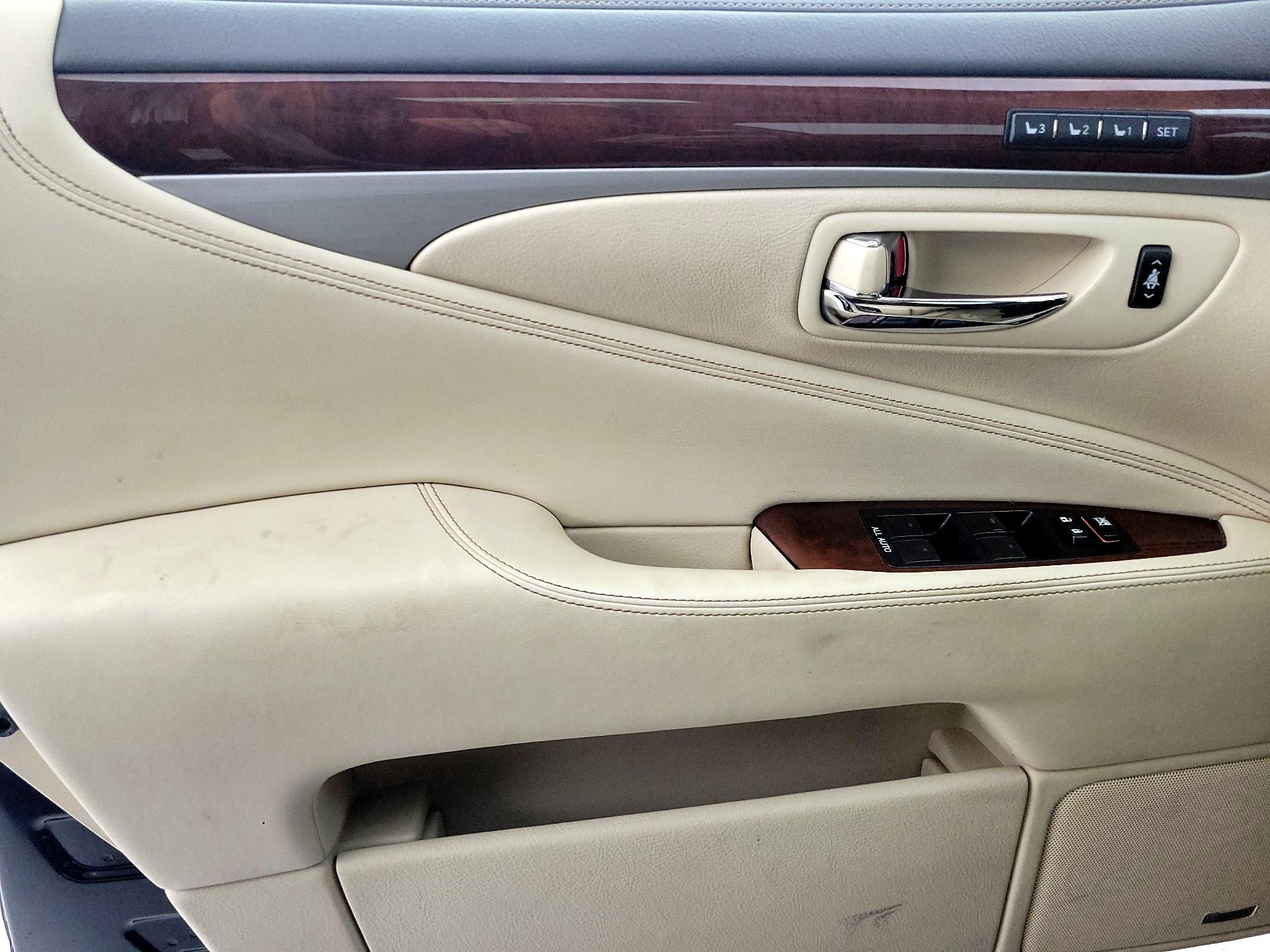 Thumbnail: 2016 Lexus LS - 12