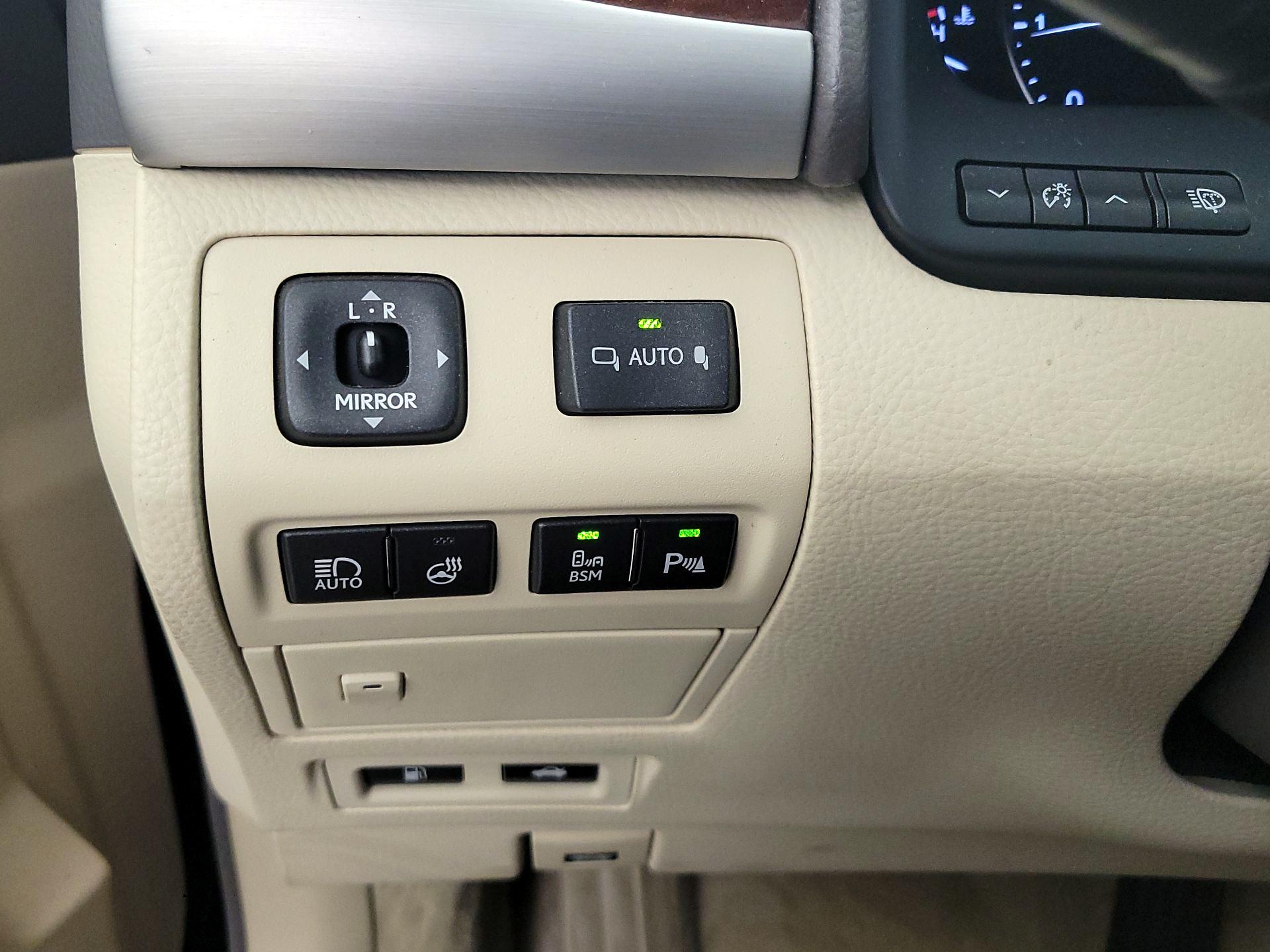 Thumbnail: 2016 Lexus LS - 13