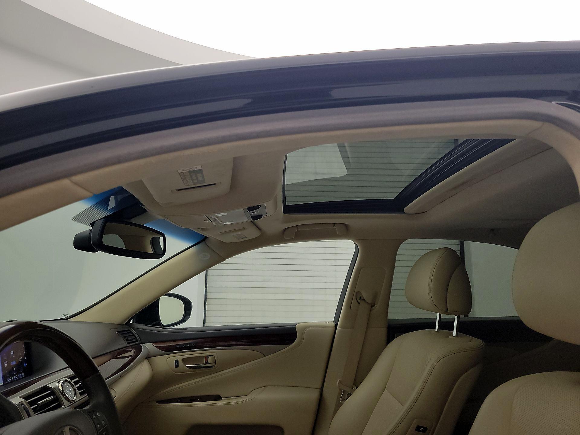 Thumbnail: 2016 Lexus LS - 19