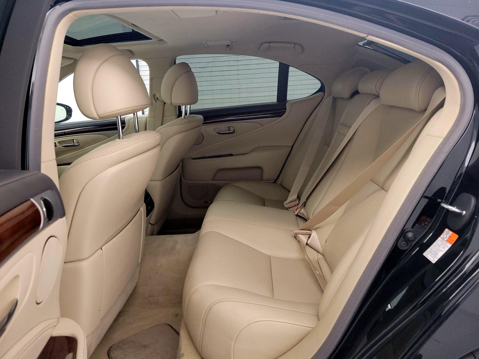 Thumbnail: 2016 Lexus LS - 20