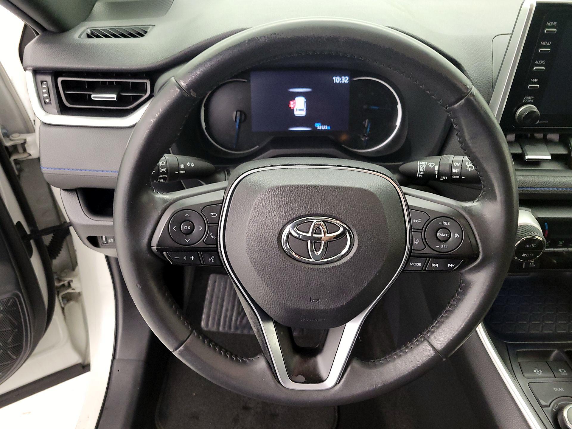 Thumbnail: 2020 Toyota RAV4 - 10
