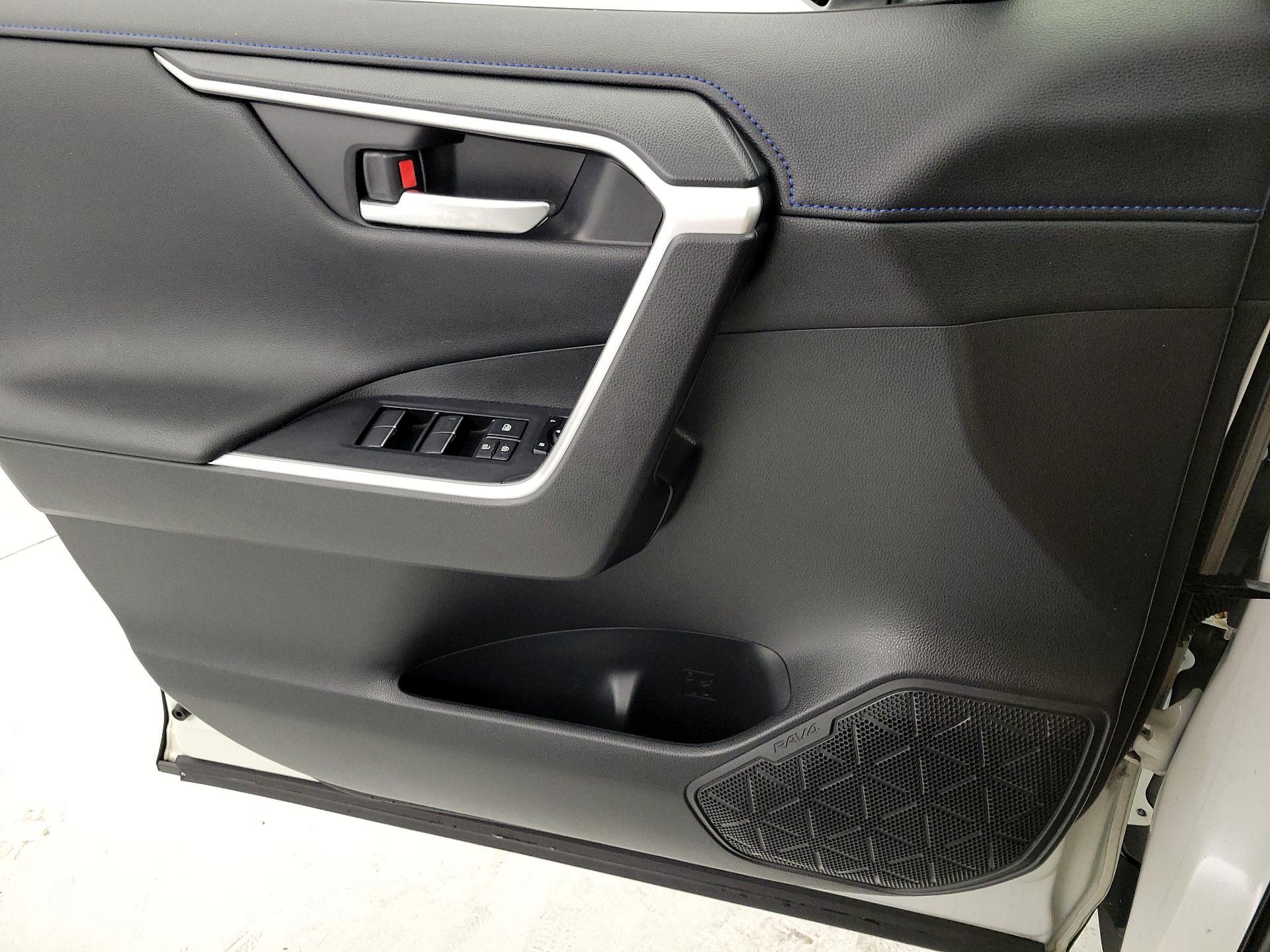 Thumbnail: 2020 Toyota RAV4 - 12
