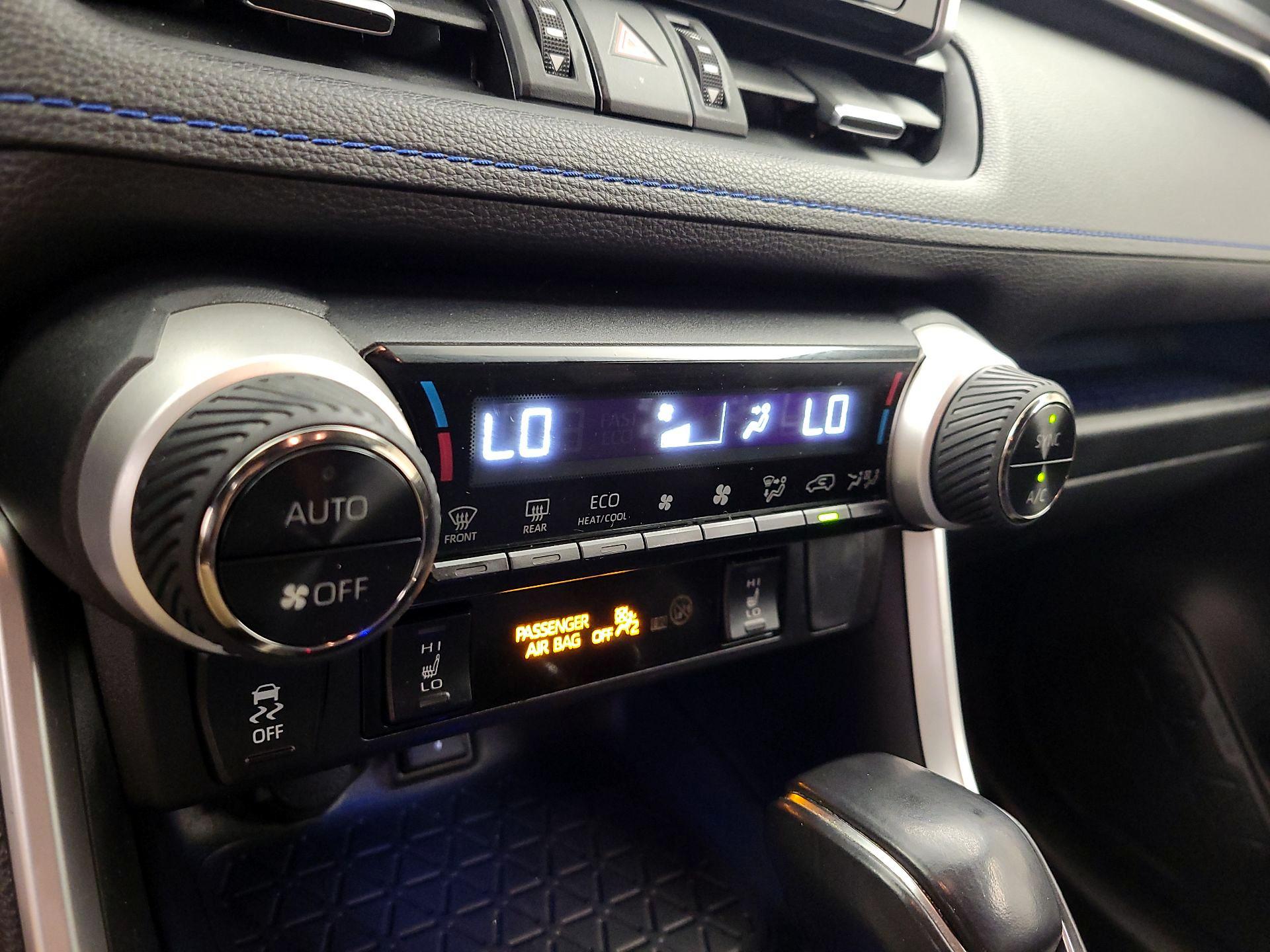 Thumbnail: 2020 Toyota RAV4 - 16