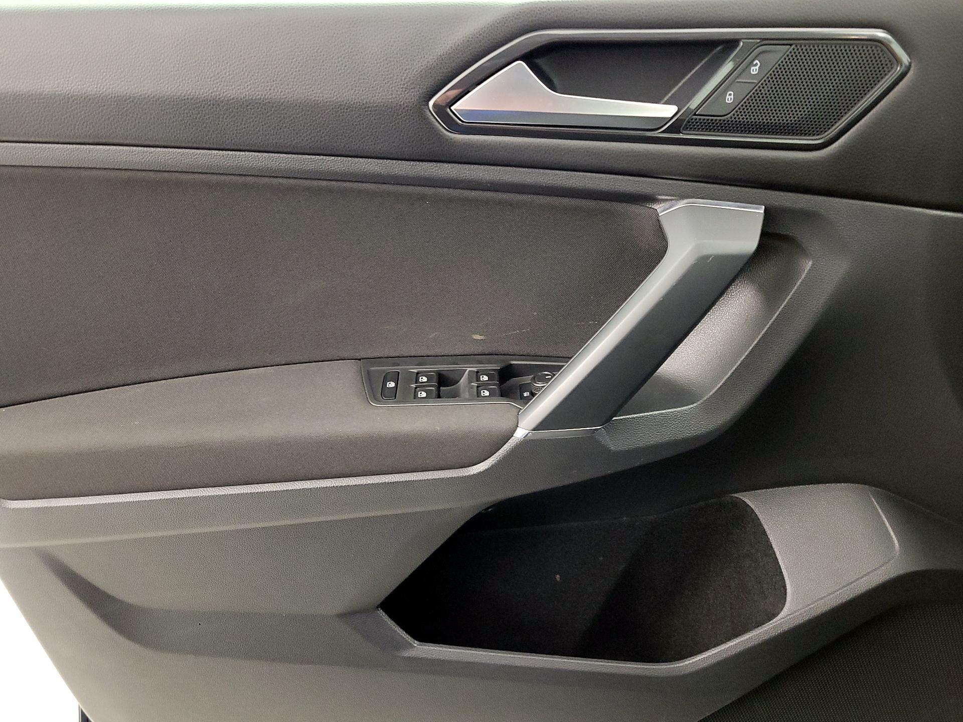 Thumbnail: 2018 Volkswagen Tiguan - 12