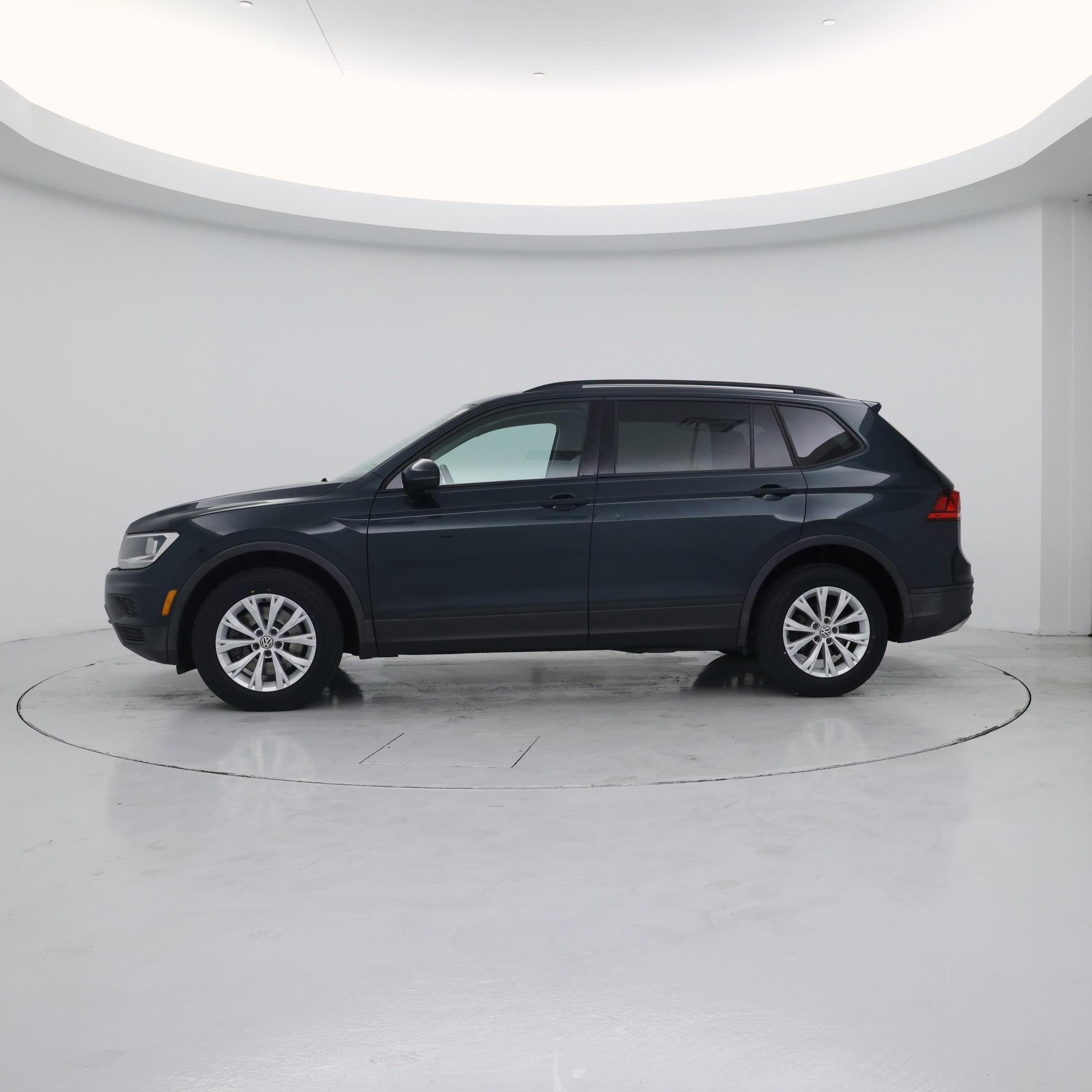 Thumbnail: 2018 Volkswagen Tiguan - 3