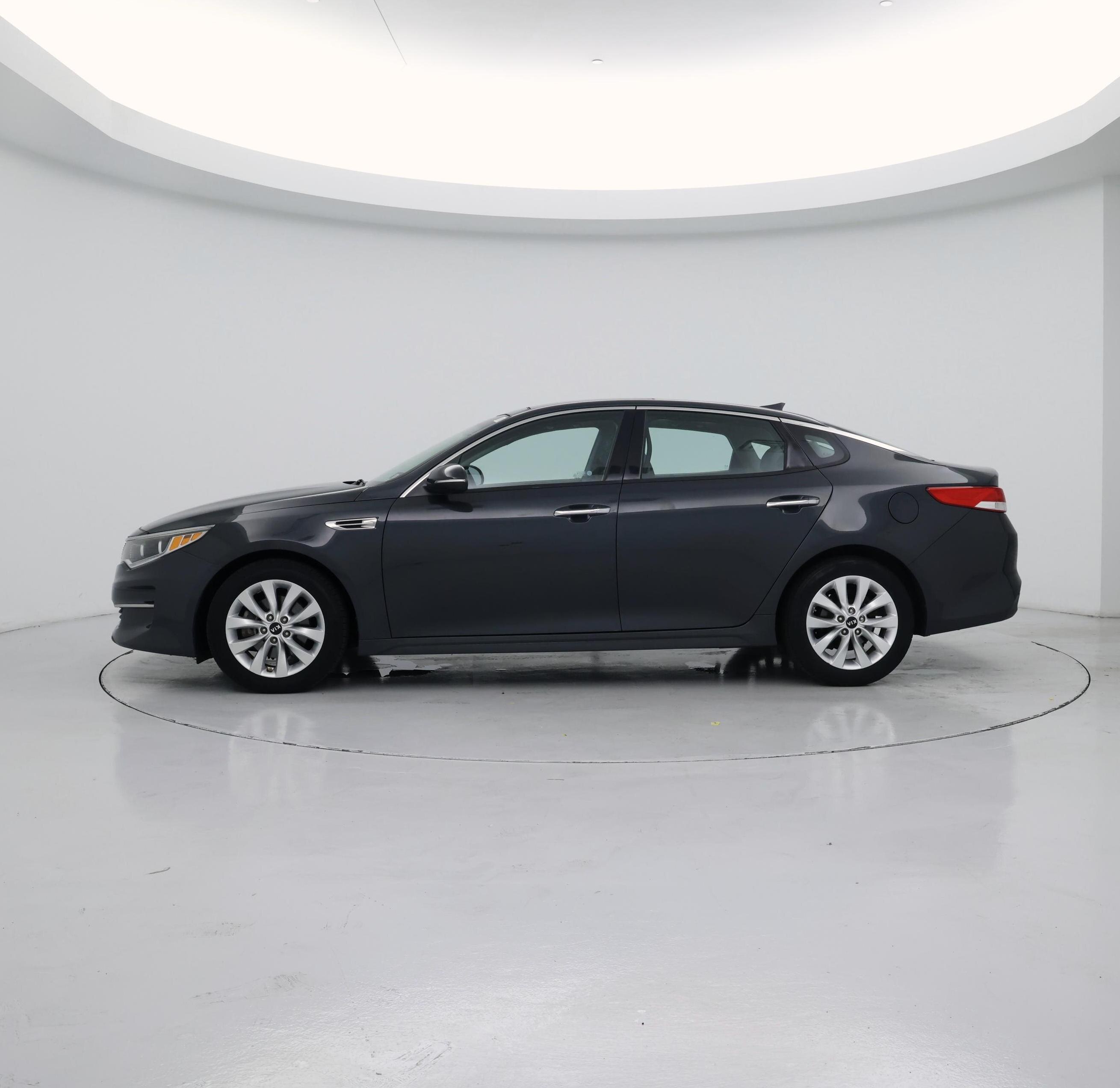 Thumbnail: 2016 Kia Optima - 3
