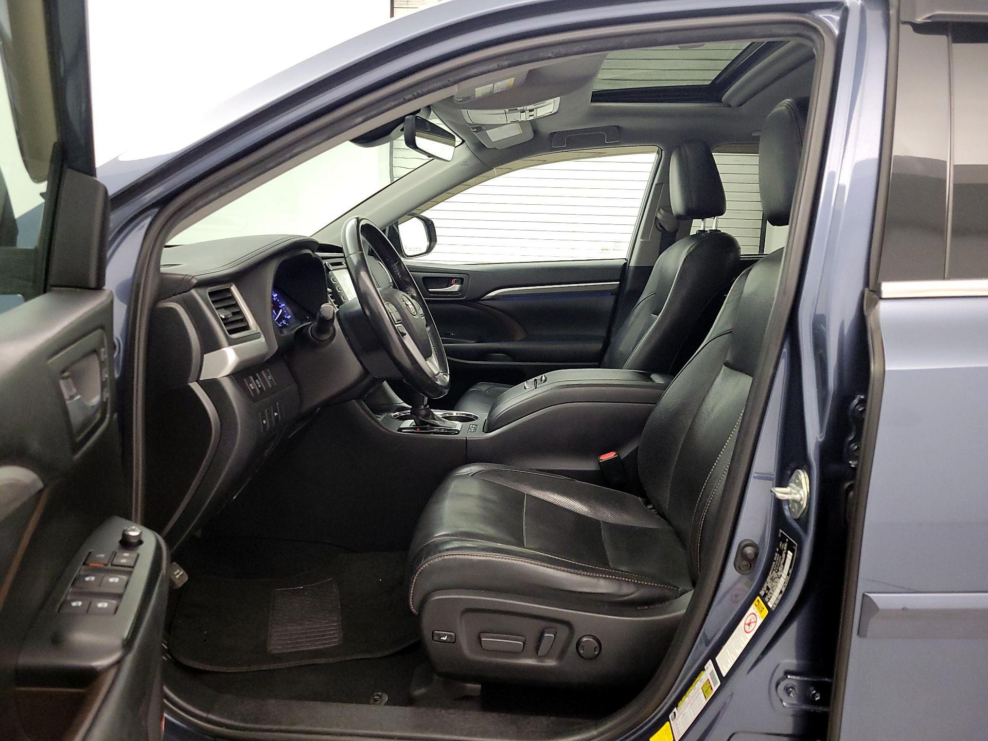 Thumbnail: 2019 Toyota Highlander - 11