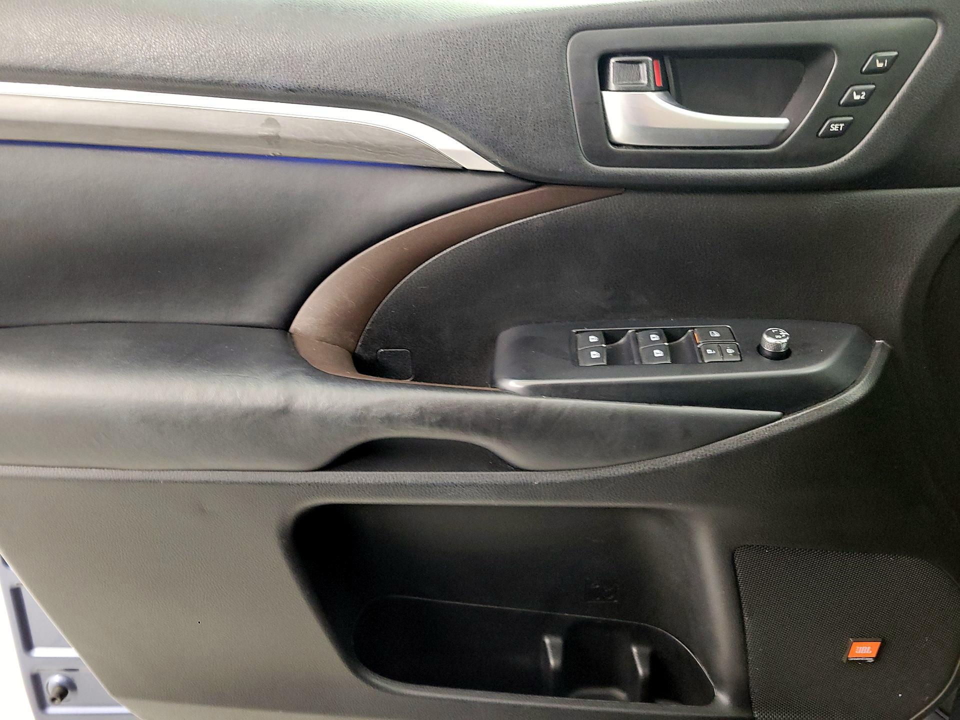 Thumbnail: 2019 Toyota Highlander - 12