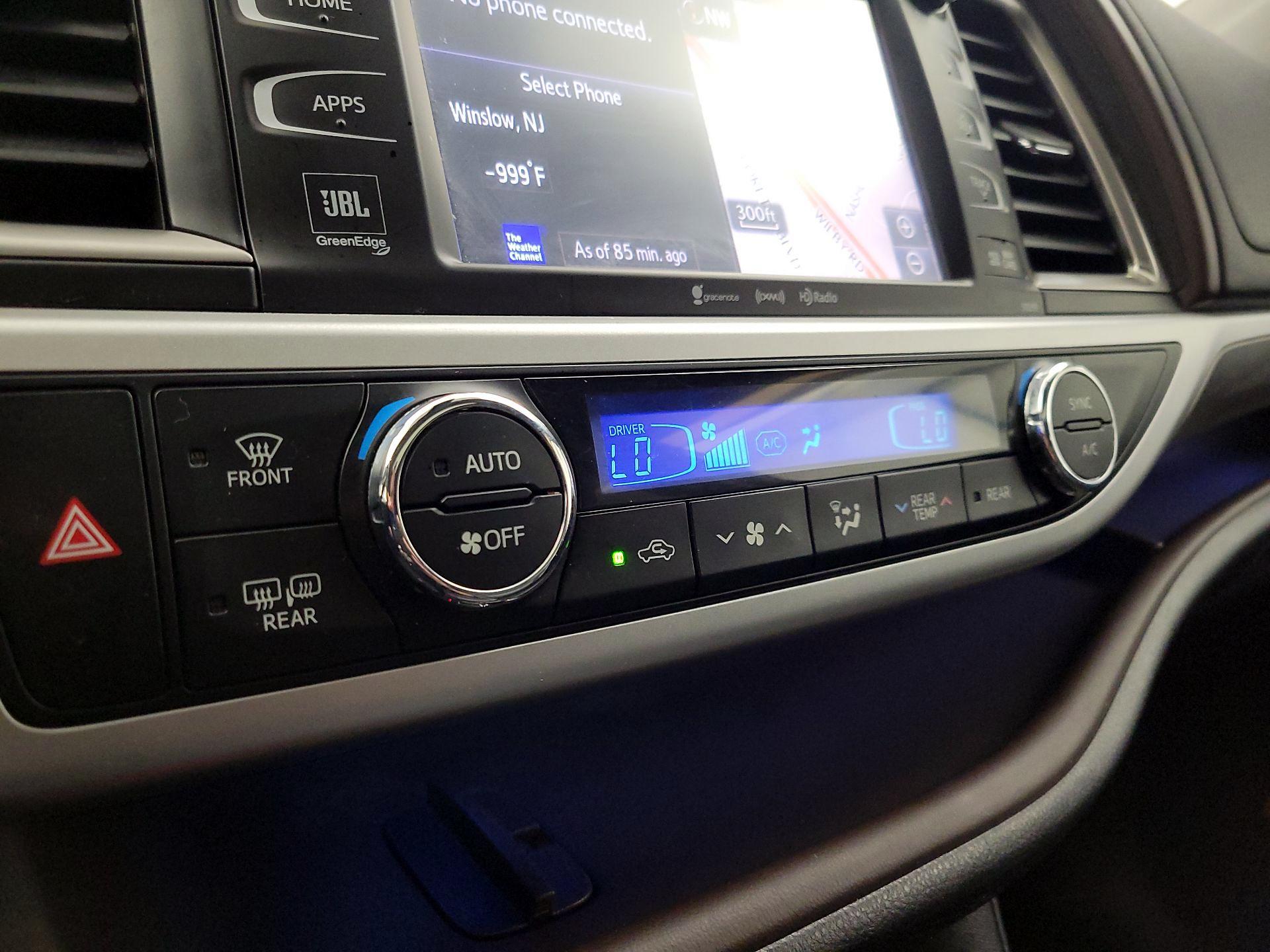 Thumbnail: 2019 Toyota Highlander - 17