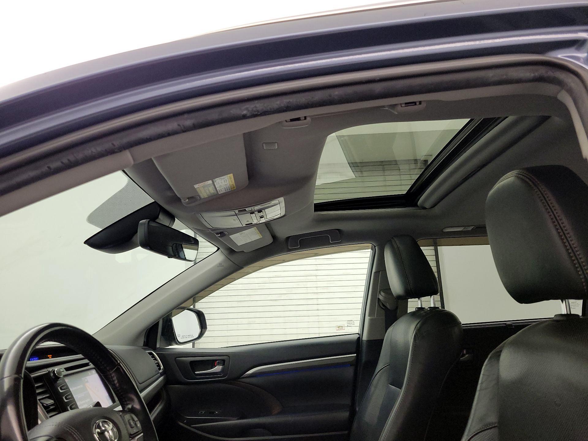 Thumbnail: 2019 Toyota Highlander - 20