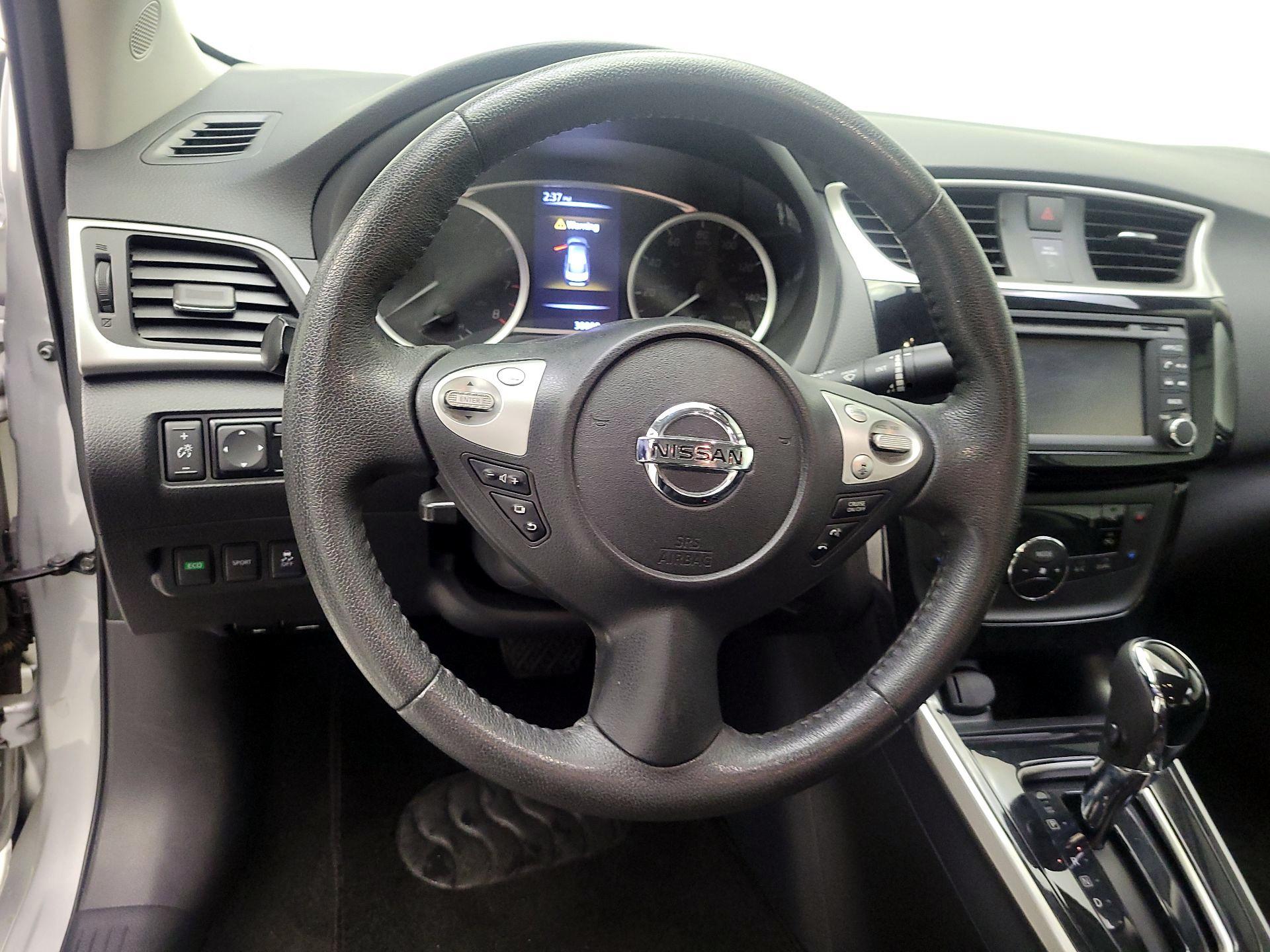 Thumbnail: 2018 Nissan Sentra - 10