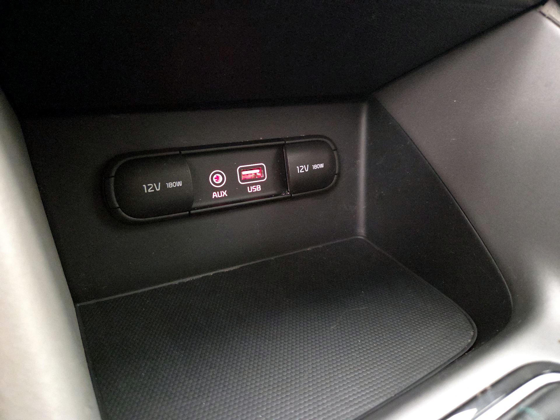 Thumbnail: 2018 Kia Niro - 18