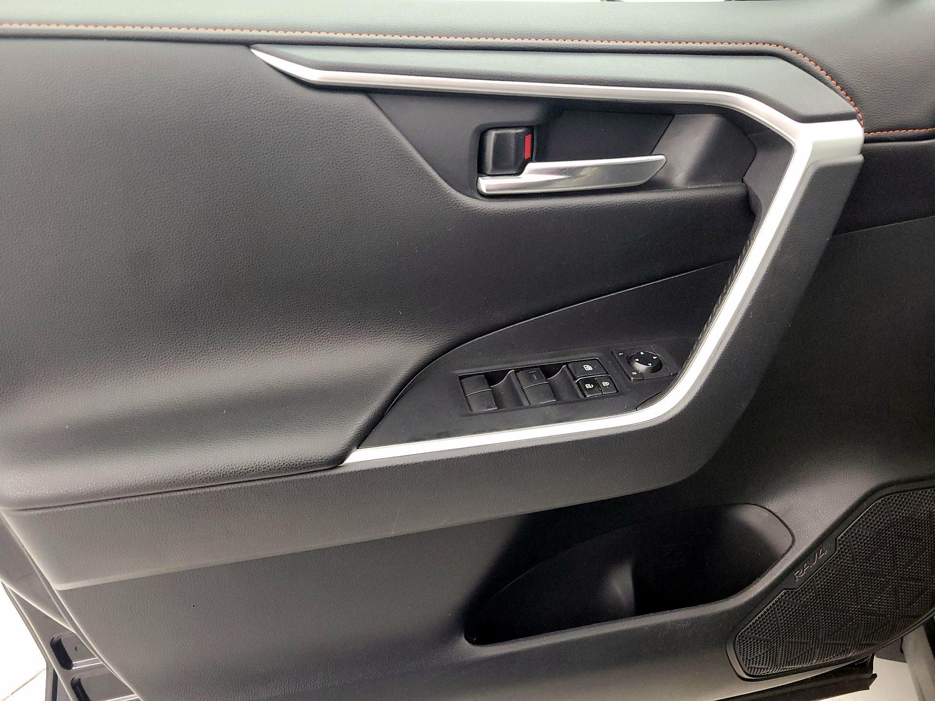 Thumbnail: 2019 Toyota RAV4 - 12