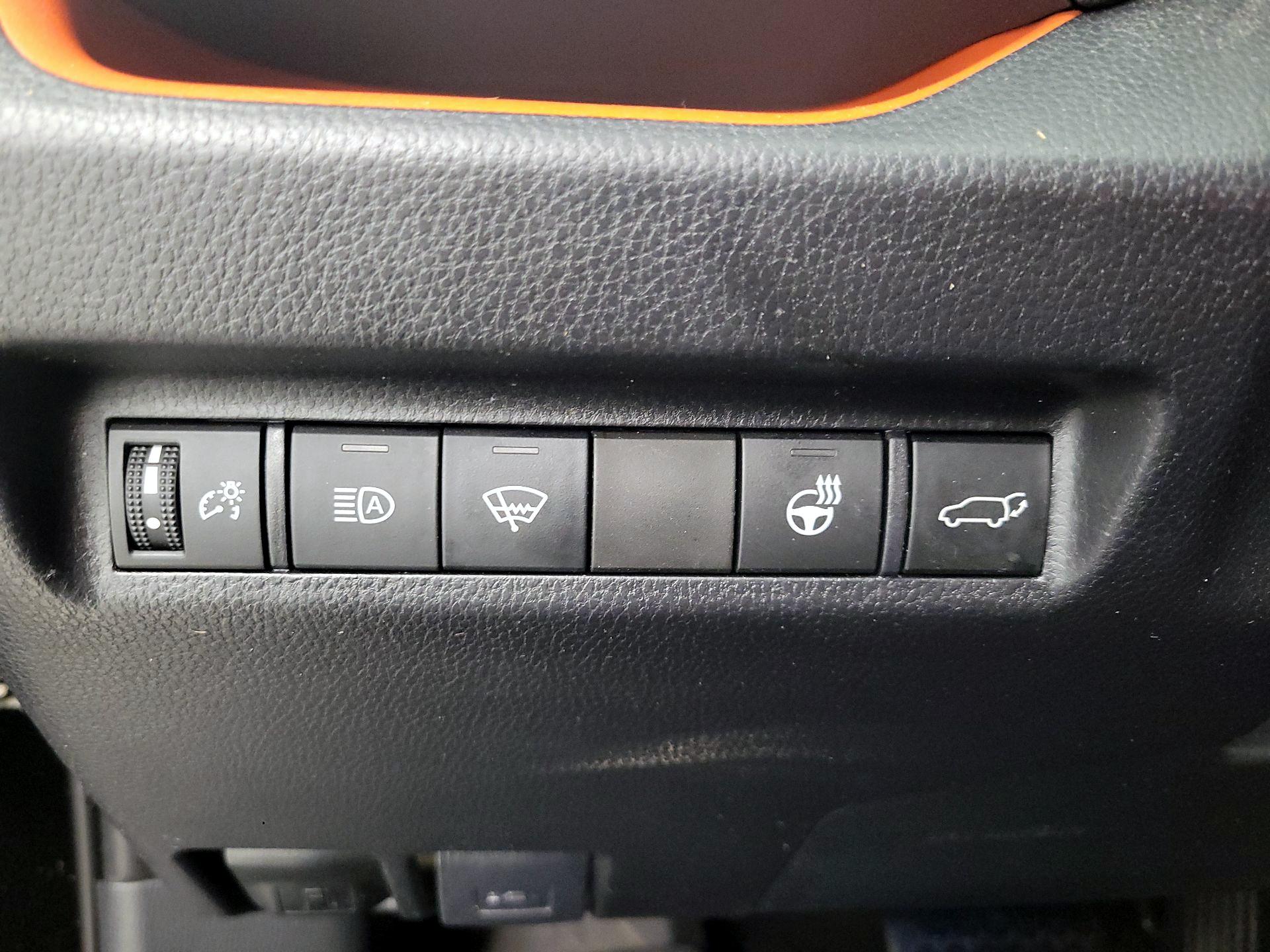 Thumbnail: 2019 Toyota RAV4 - 13