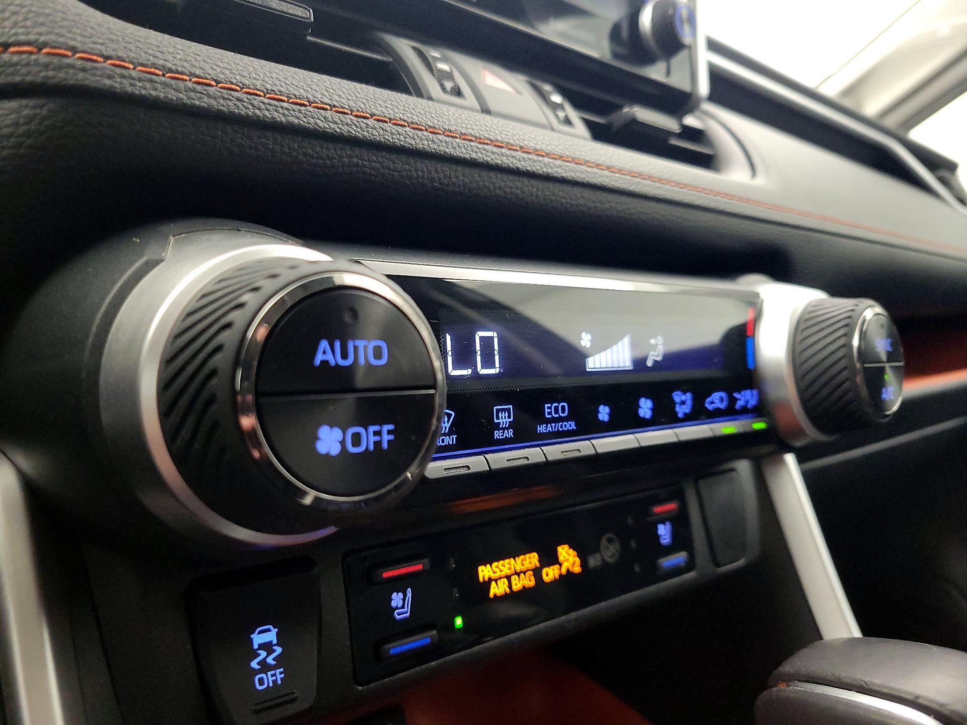 Thumbnail: 2019 Toyota RAV4 - 17