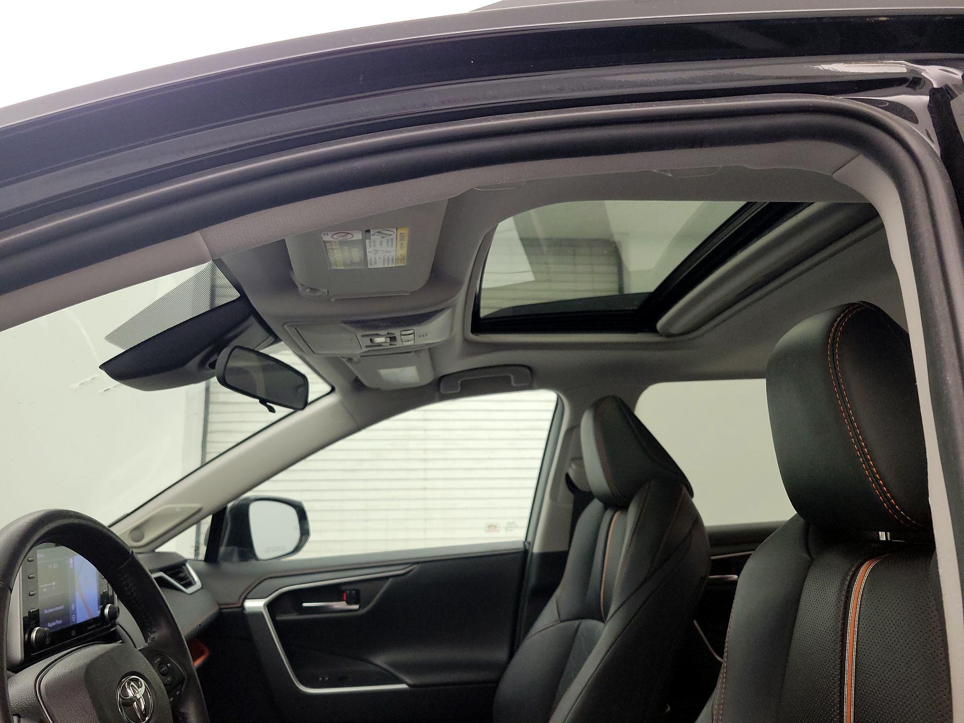 Thumbnail: 2019 Toyota RAV4 - 20