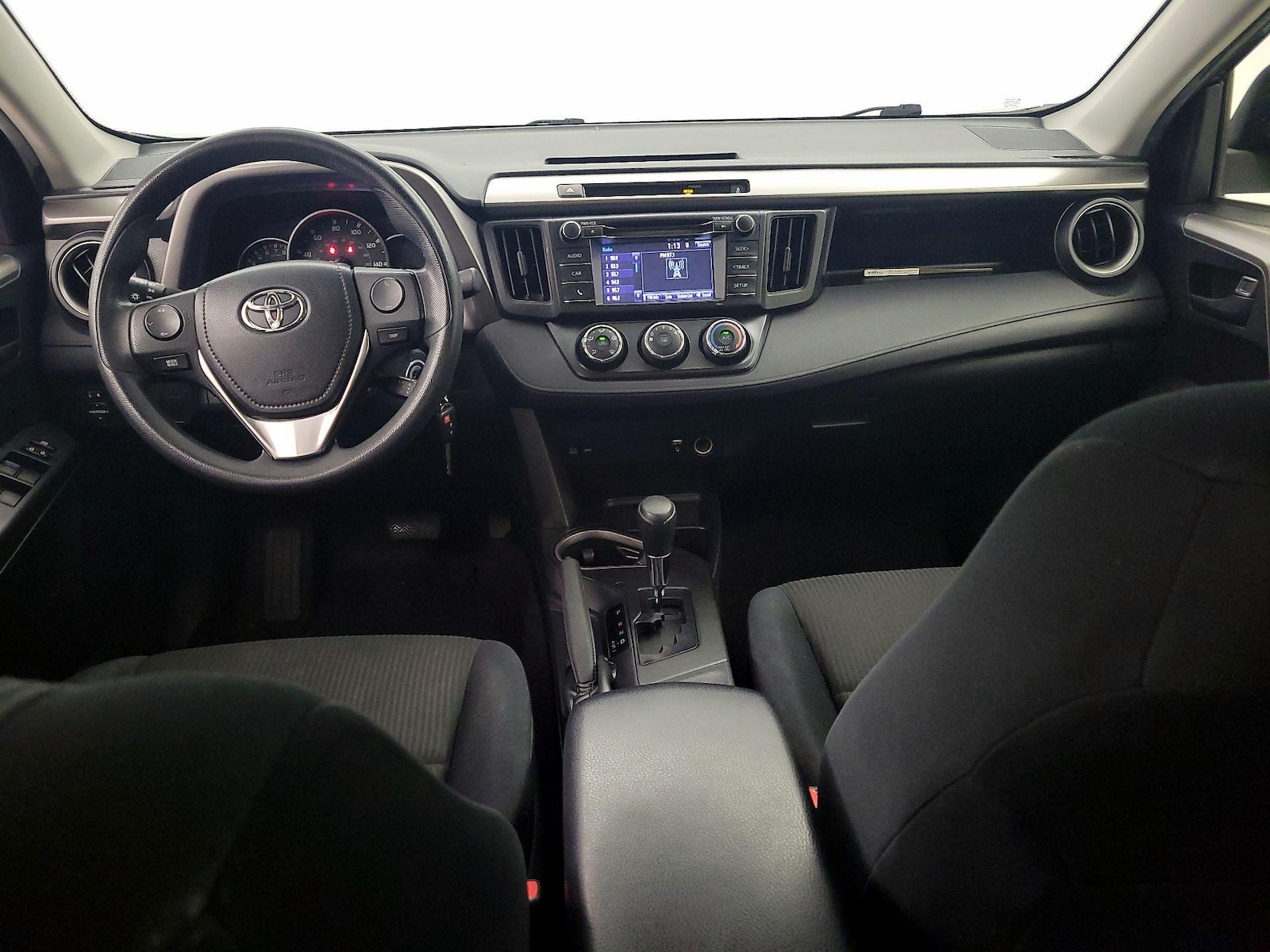 2016 Toyota RAV4 LE - Photo 10