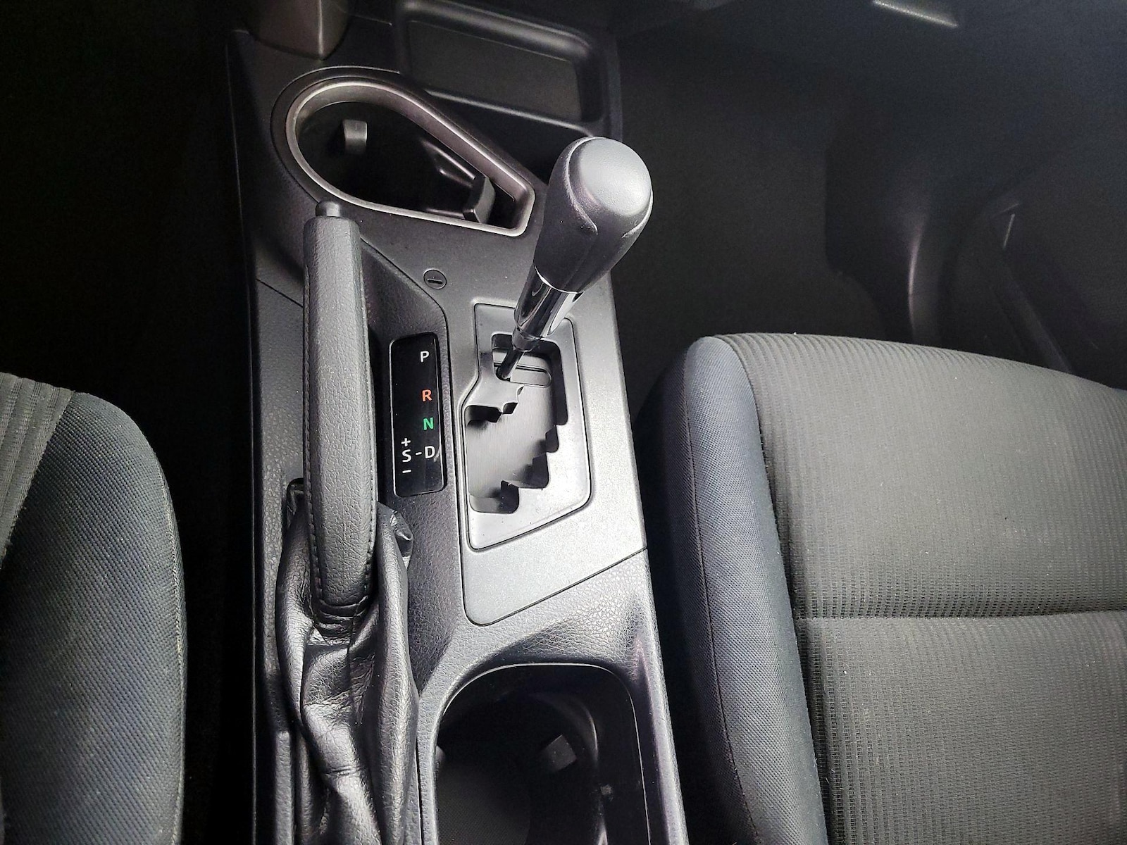 2016 Toyota RAV4 LE - Photo 18