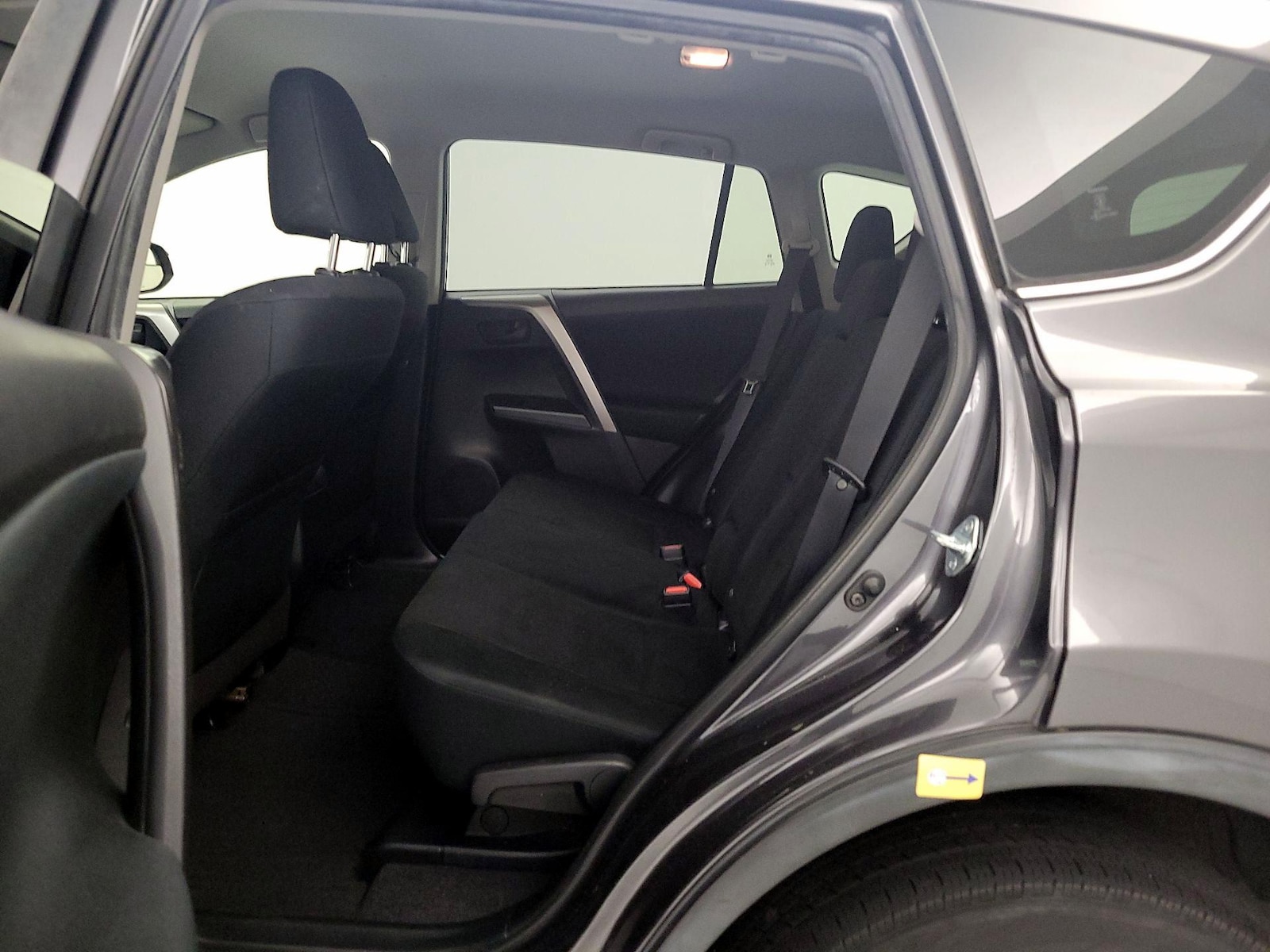 2016 Toyota RAV4 LE - Photo 20