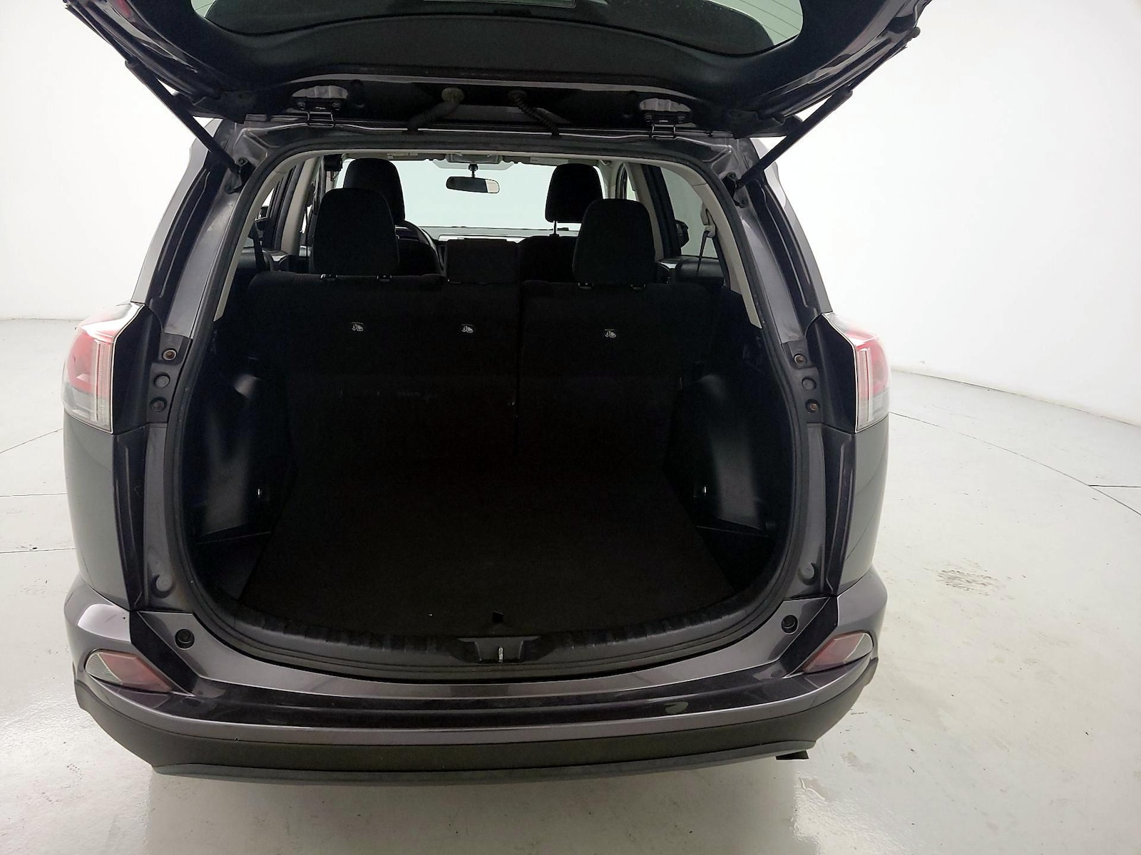 2016 Toyota RAV4 LE - Photo 21
