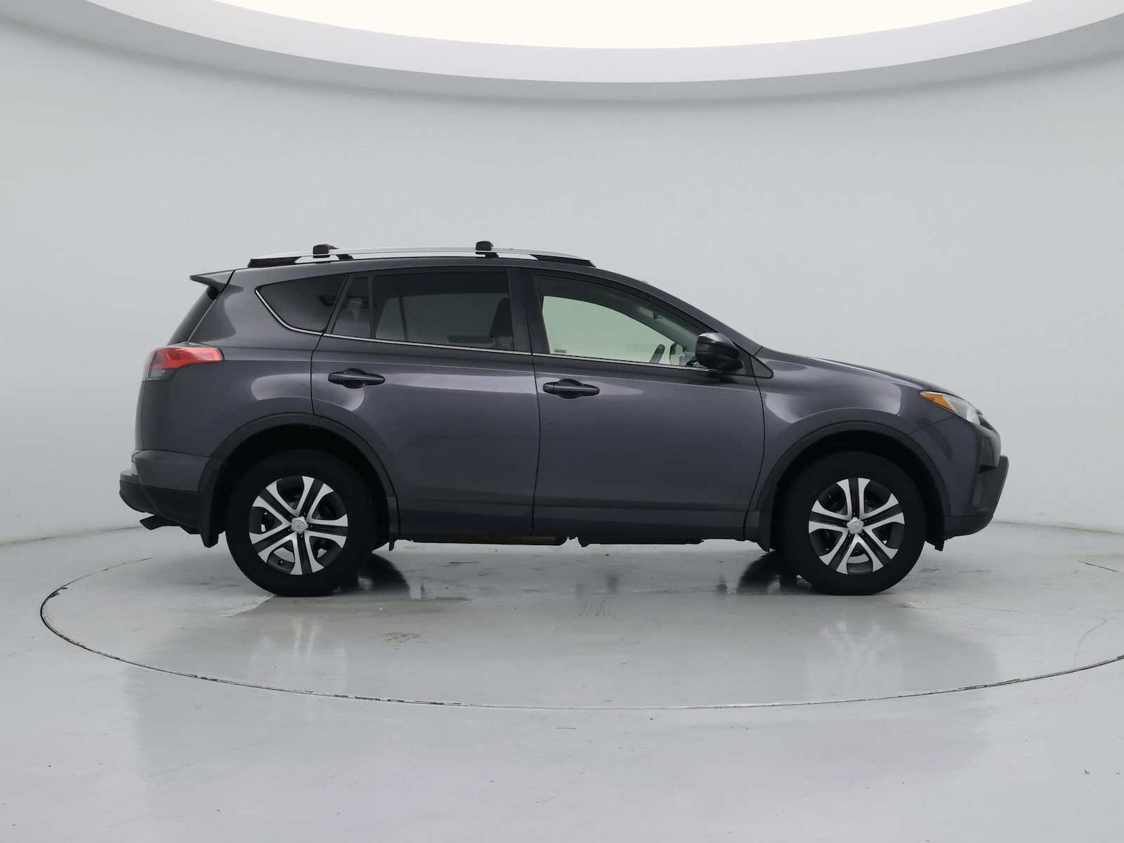2016 Toyota RAV4 LE - Photo 8