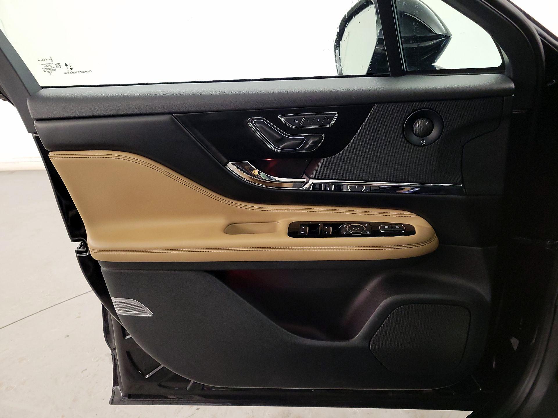 Thumbnail: 2022 Lincoln Corsair - 12