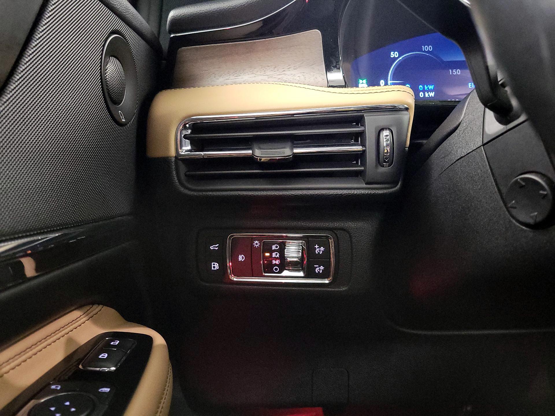 Thumbnail: 2022 Lincoln Corsair - 13