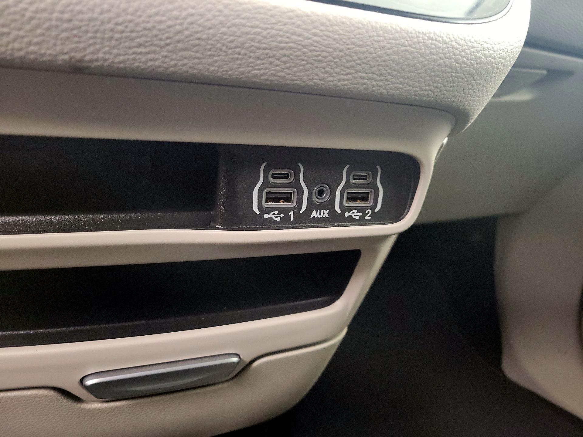 Thumbnail: 2024 Chrysler Pacifica - 18