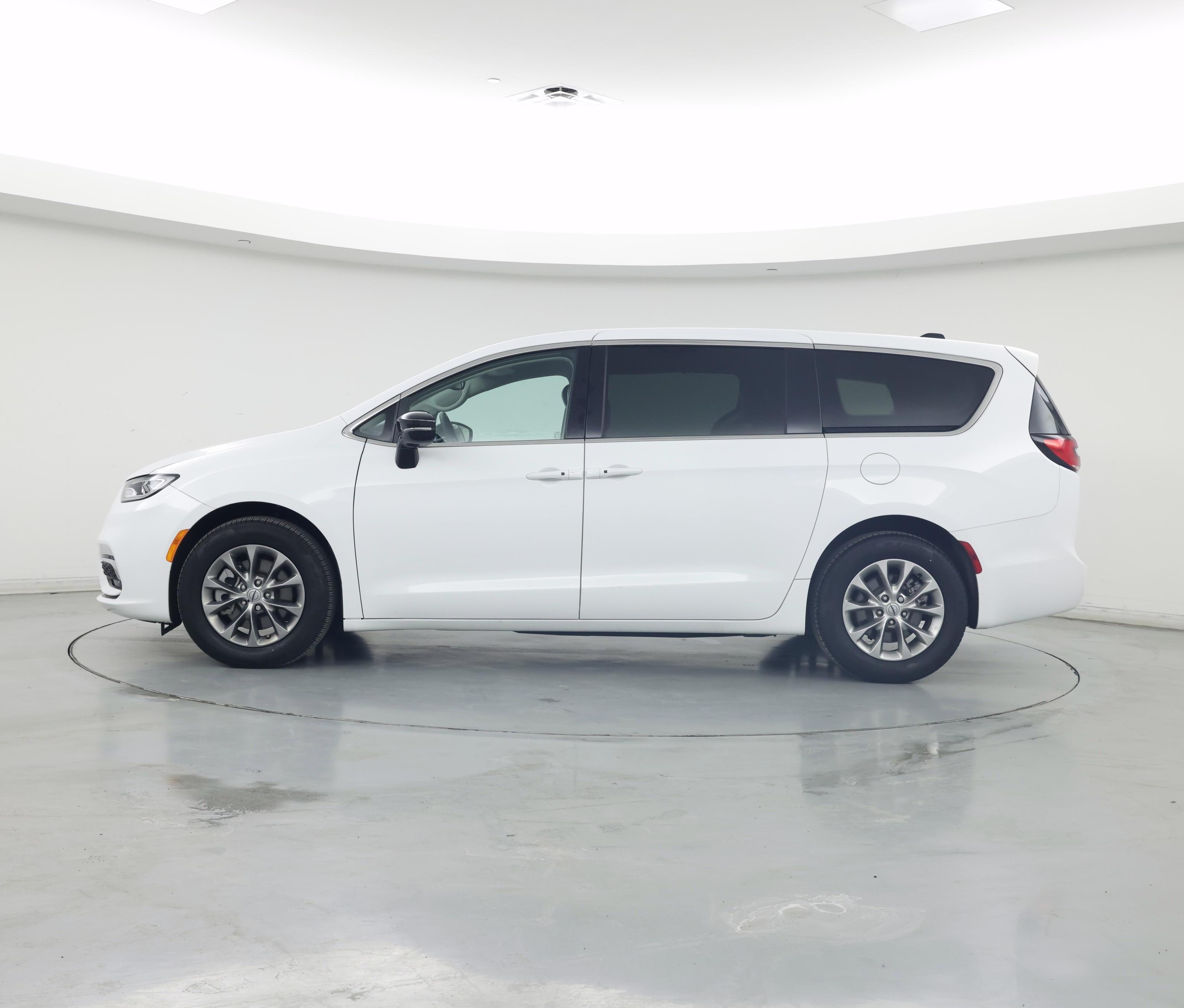 Thumbnail: 2024 Chrysler Pacifica - 3