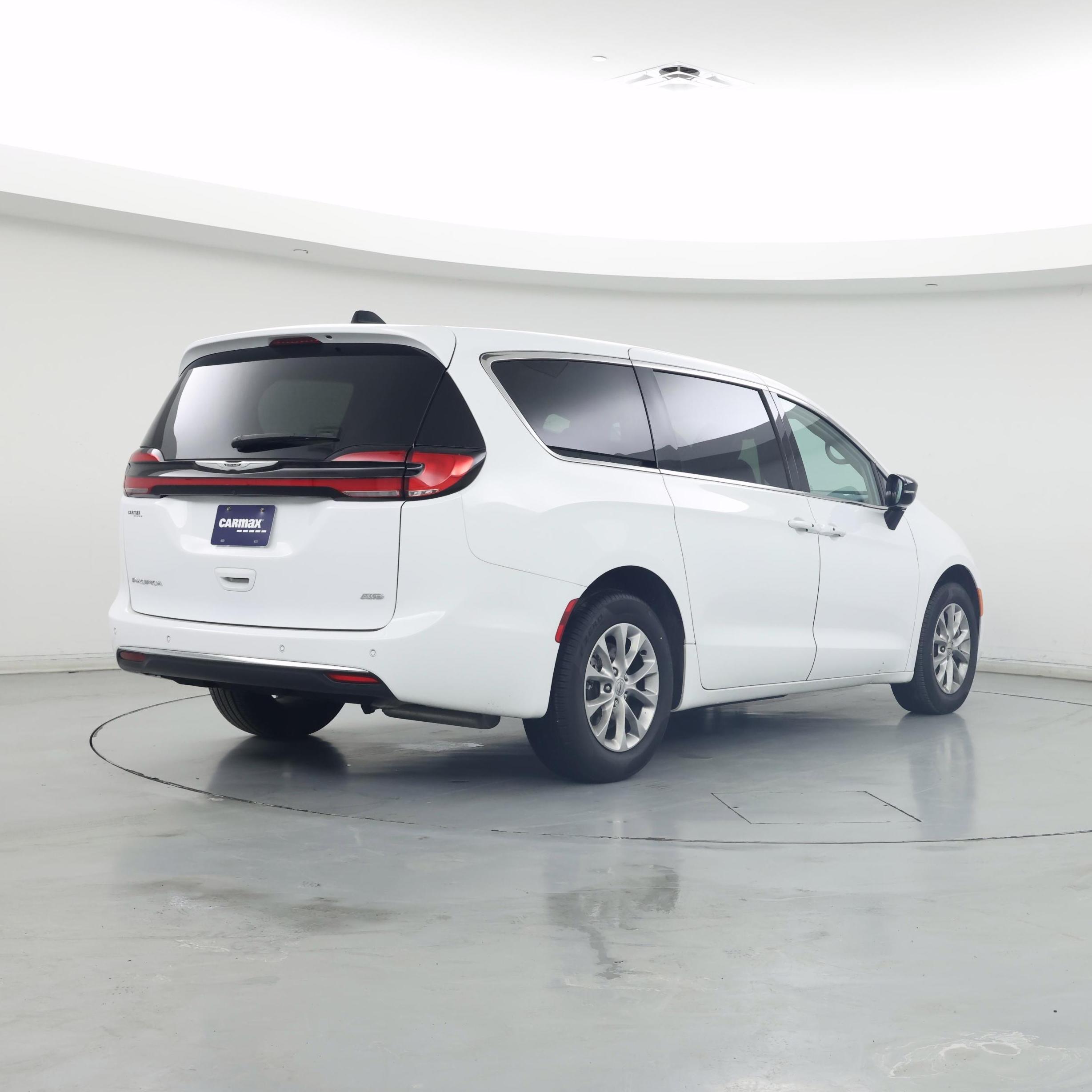 Thumbnail: 2024 Chrysler Pacifica - 8