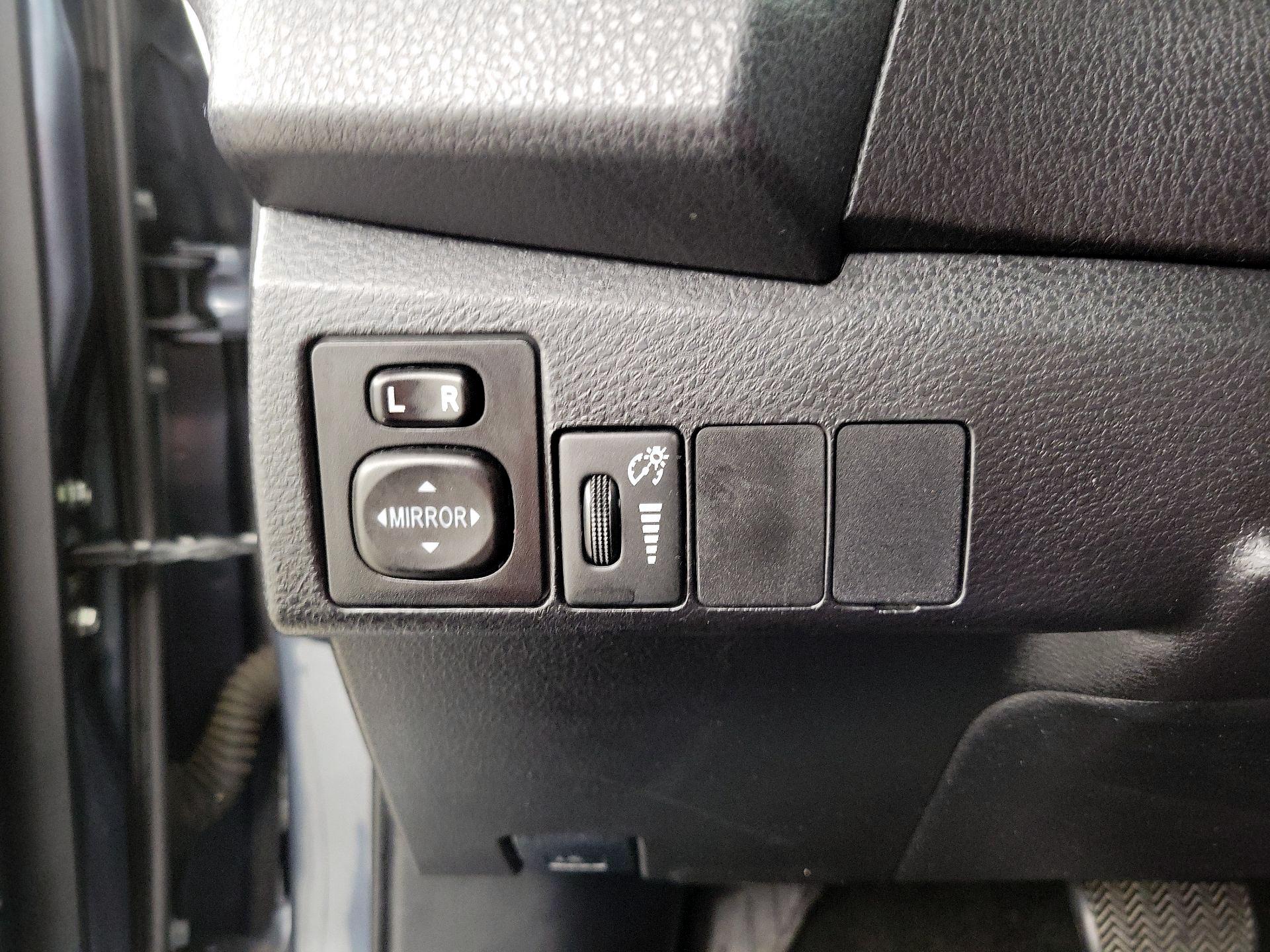 Thumbnail: 2014 Toyota Corolla - 13