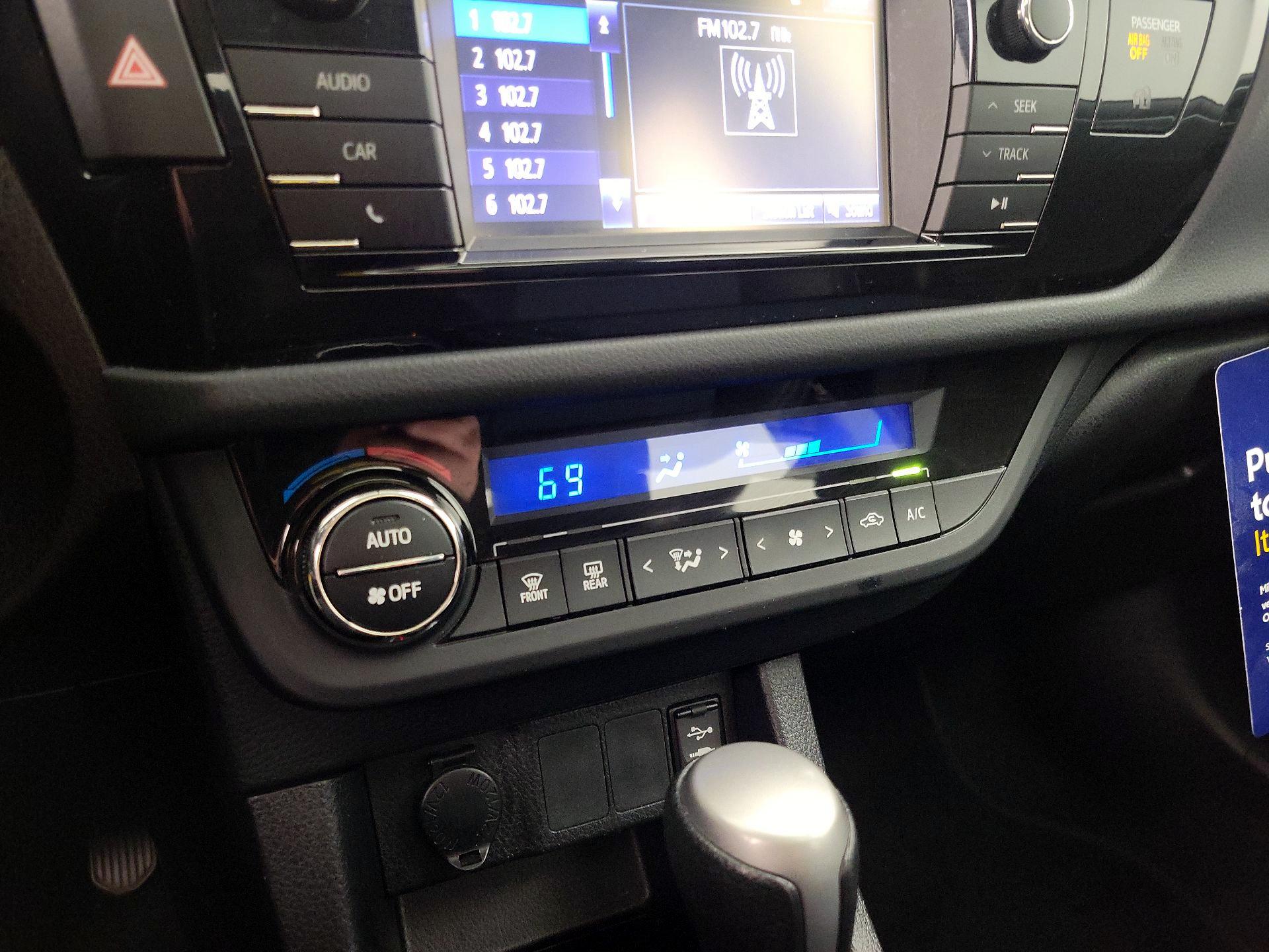 Thumbnail: 2014 Toyota Corolla - 16