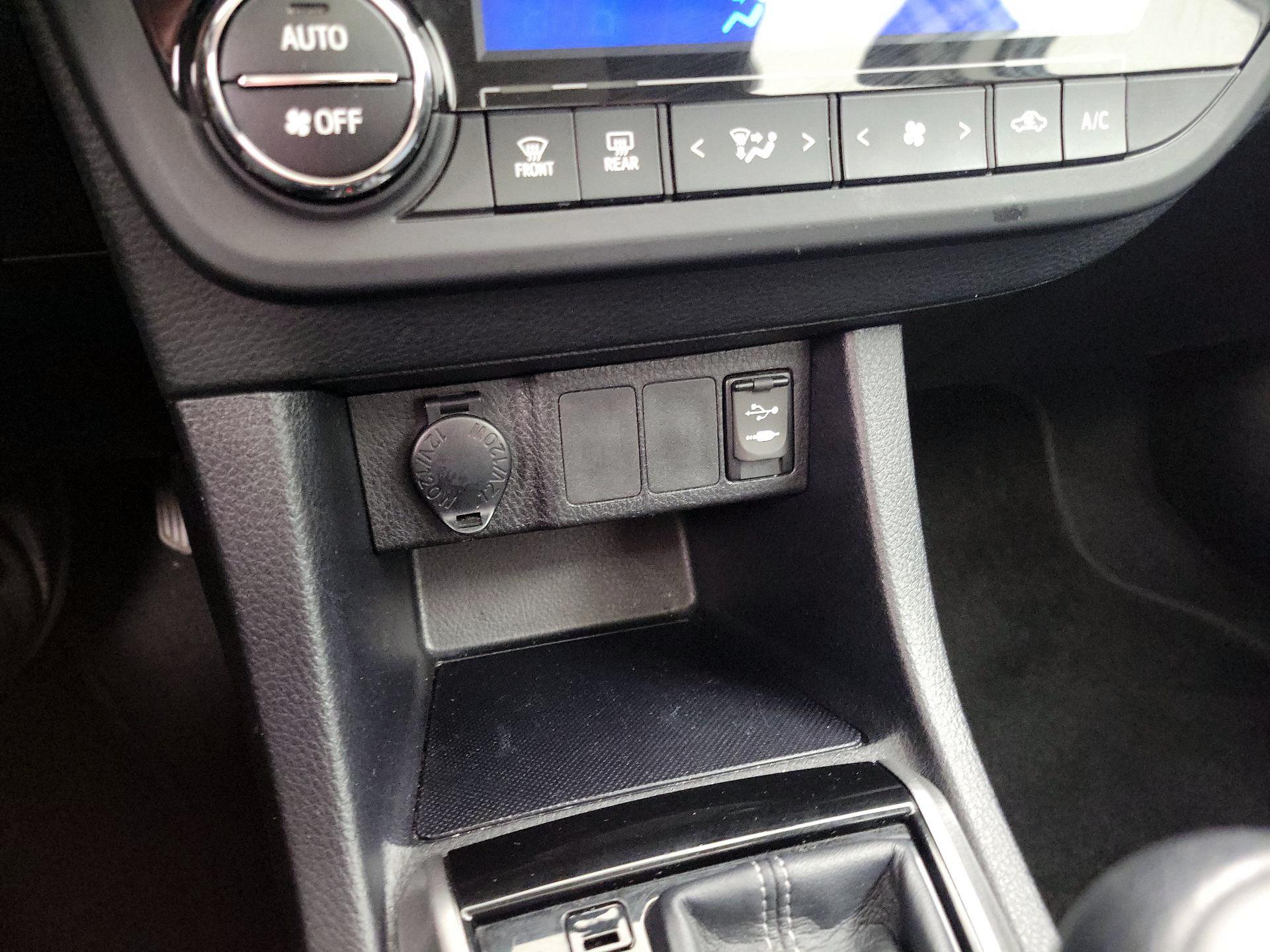 Thumbnail: 2014 Toyota Corolla - 18