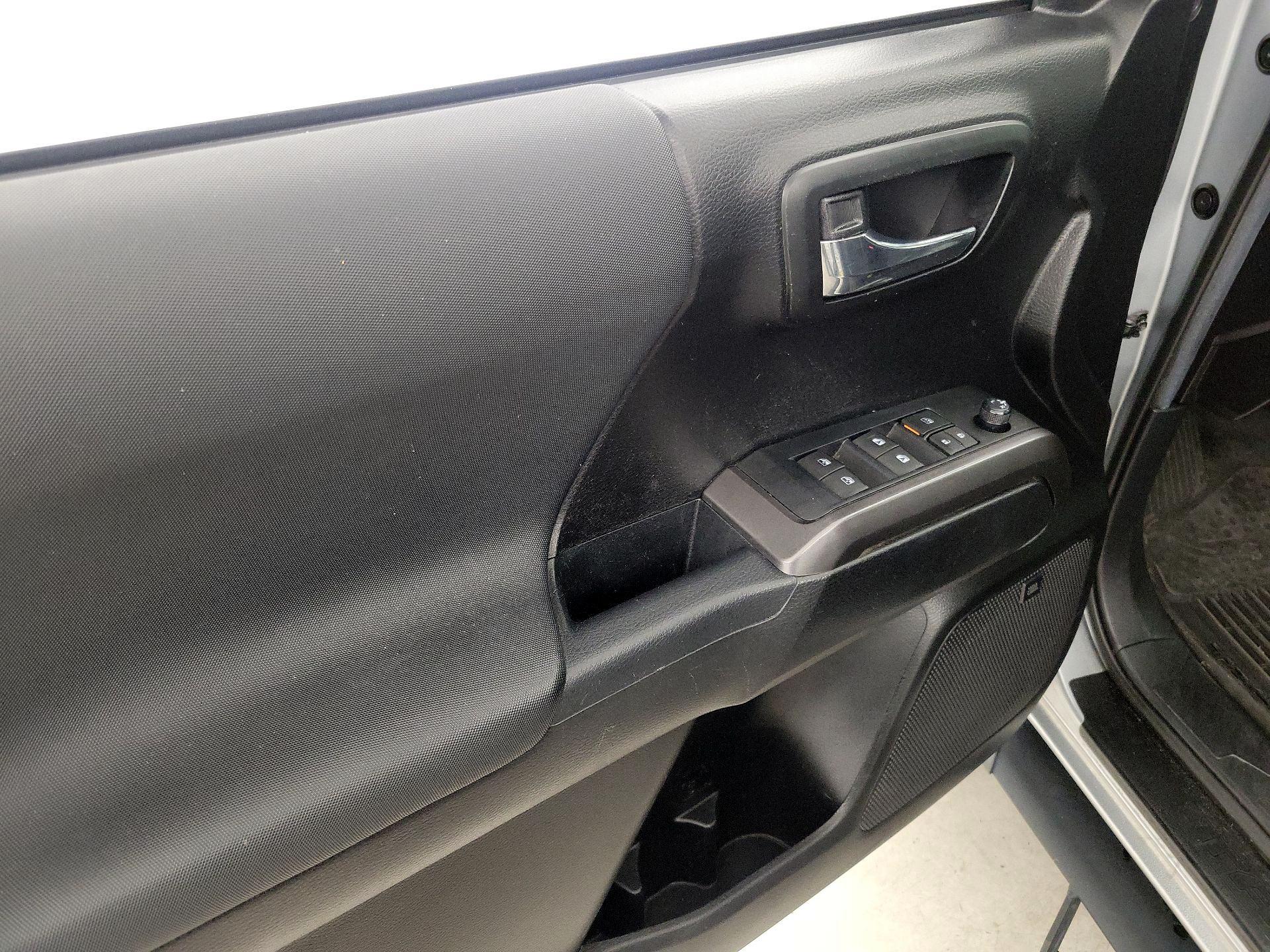 Thumbnail: 2022 Toyota Tacoma - 12