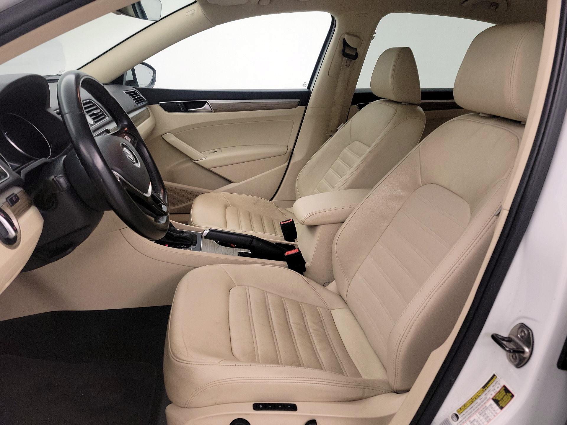 Thumbnail: 2017 Volkswagen Passat - 11