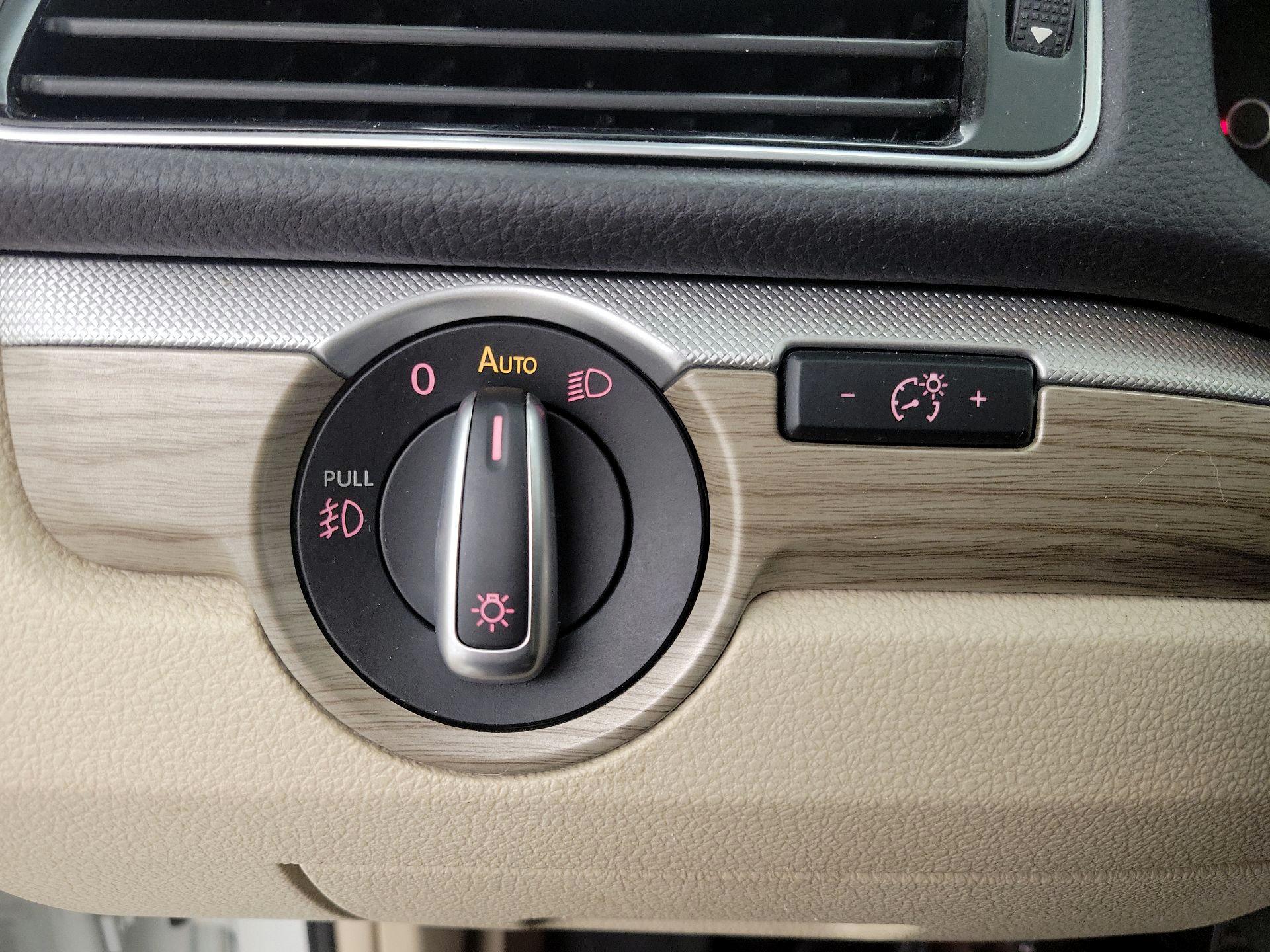 Thumbnail: 2017 Volkswagen Passat - 13