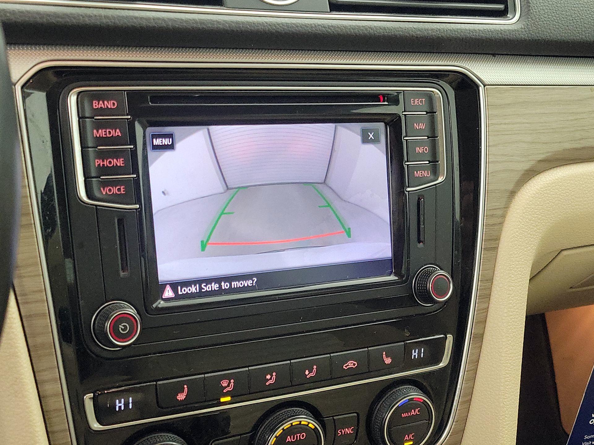 Thumbnail: 2017 Volkswagen Passat - 15