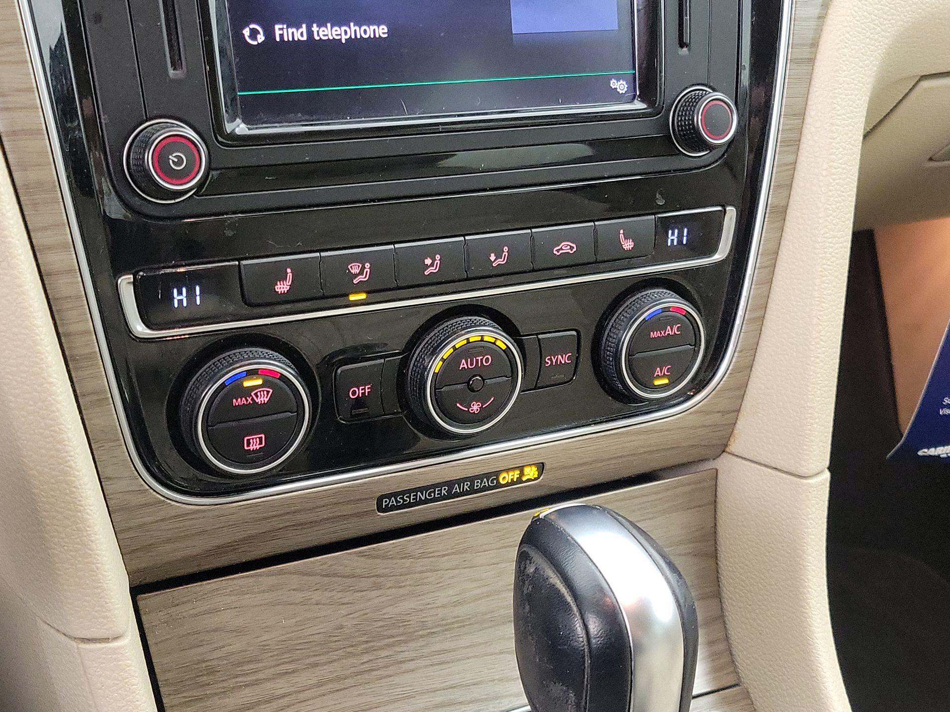 Thumbnail: 2017 Volkswagen Passat - 17