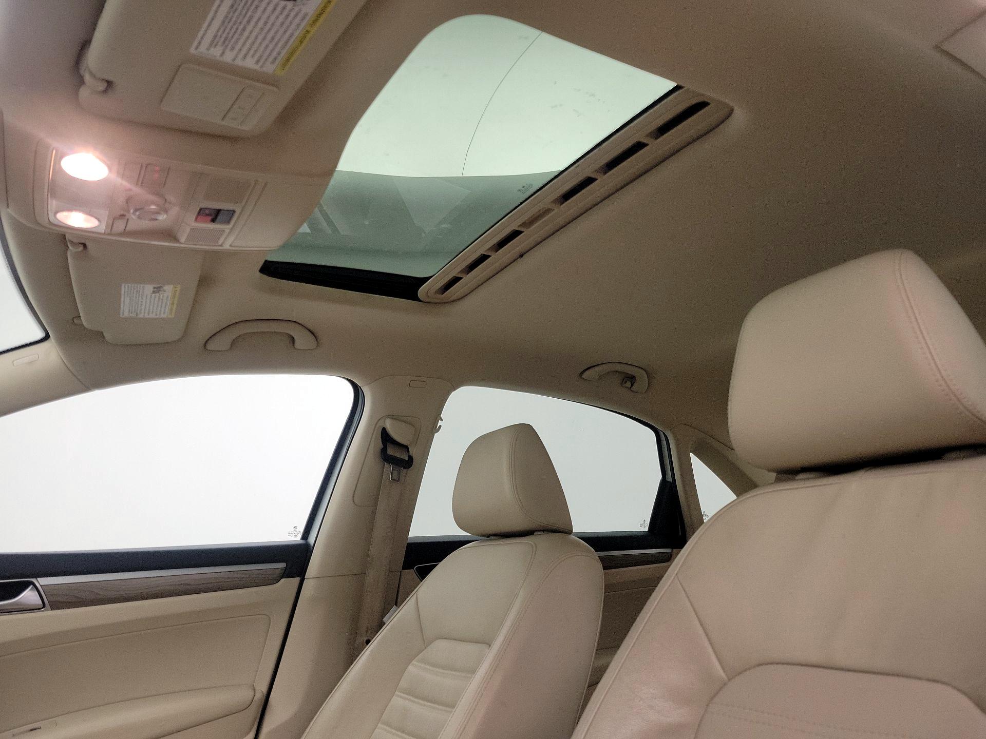 Thumbnail: 2017 Volkswagen Passat - 20