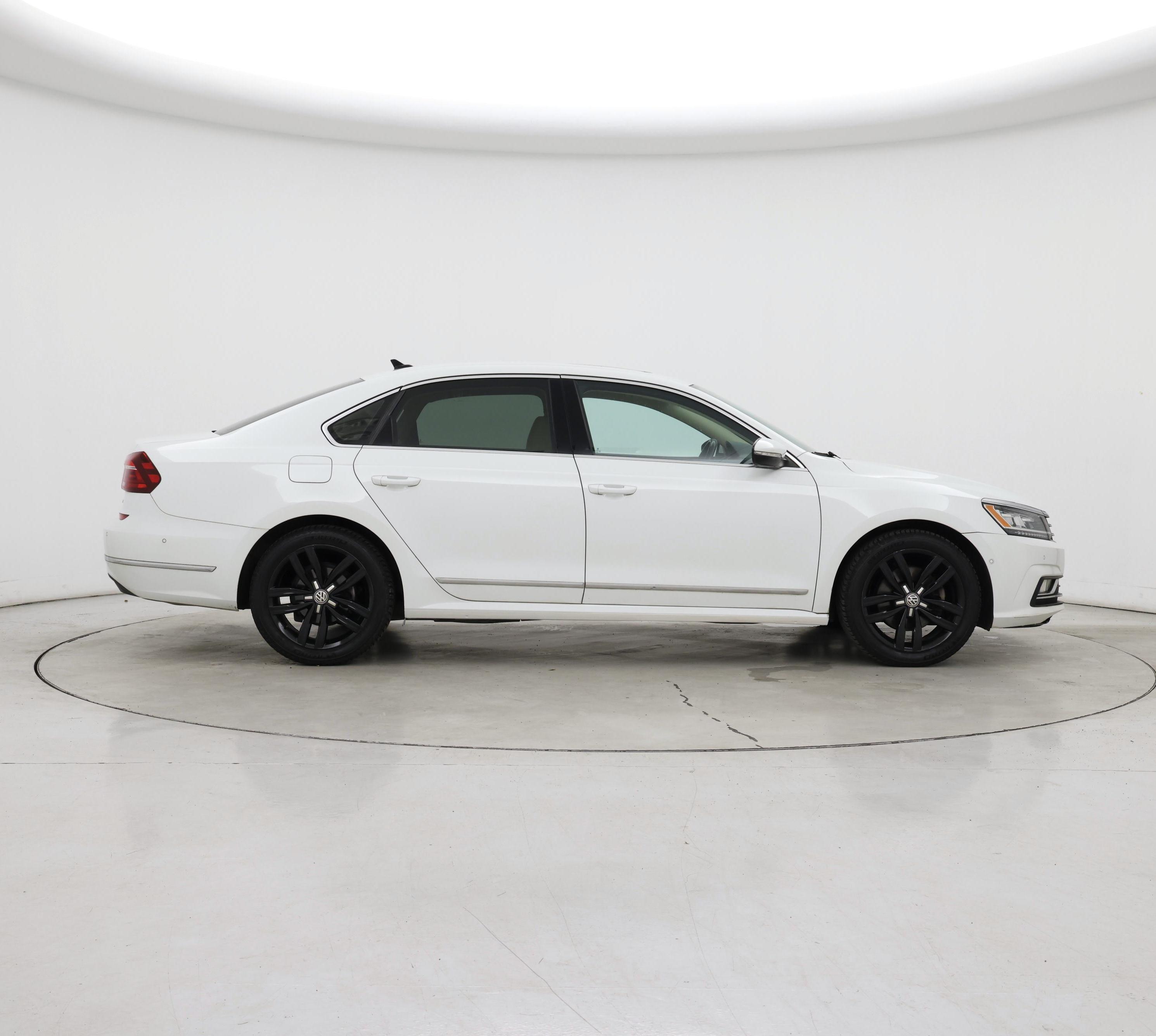 Thumbnail: 2017 Volkswagen Passat - 7