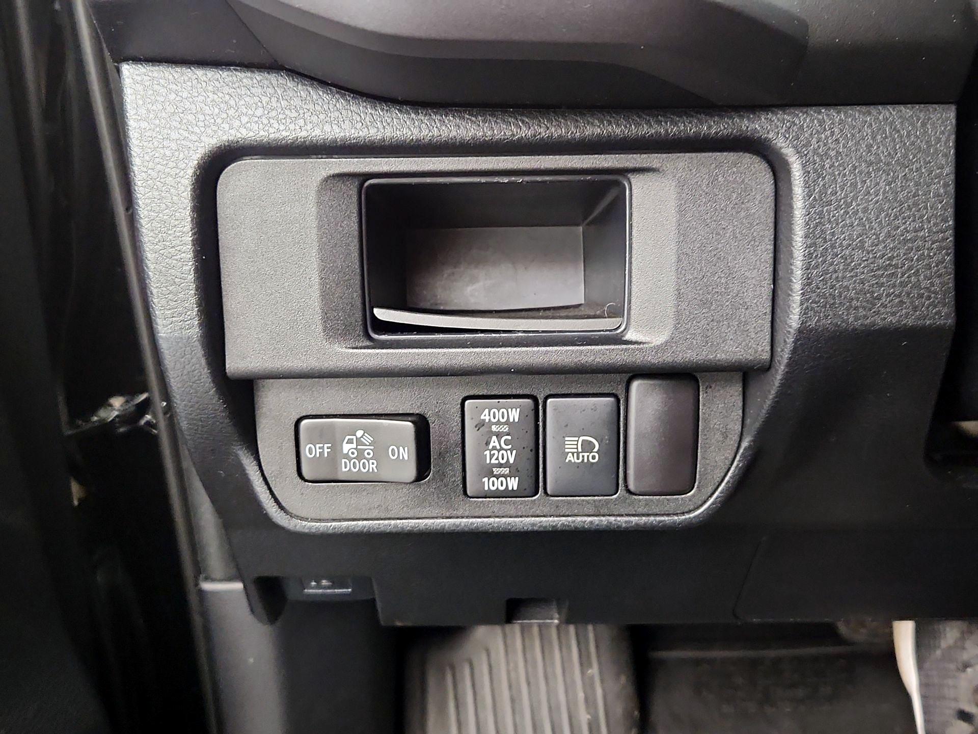 Thumbnail: 2018 Toyota Tacoma - 13